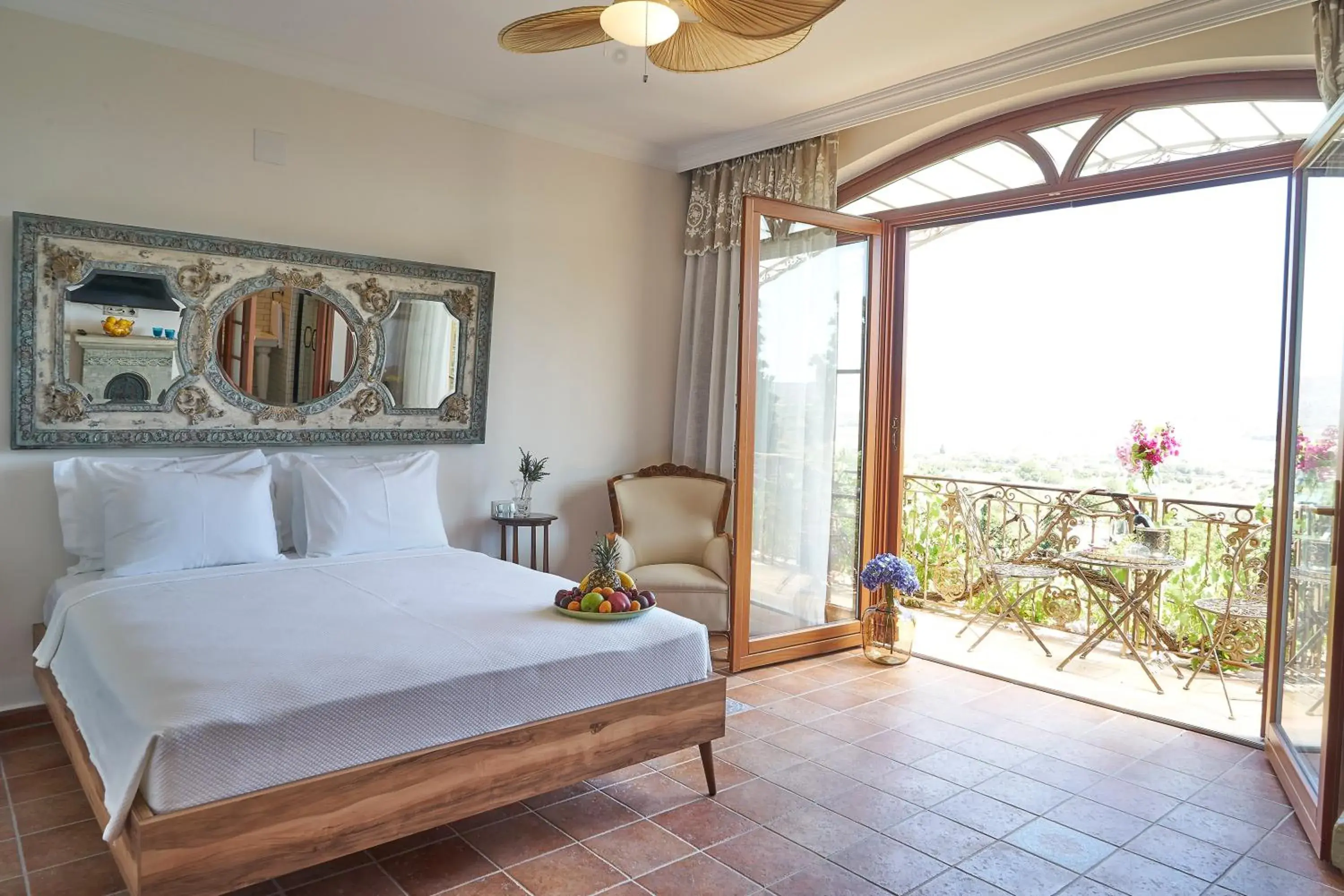 Junior Suite with Pool View in Villa Taraça Alaçatı Romantik Otel Junior Suite with Pool View in Villa Taraça Alaçatı Romantik Otel