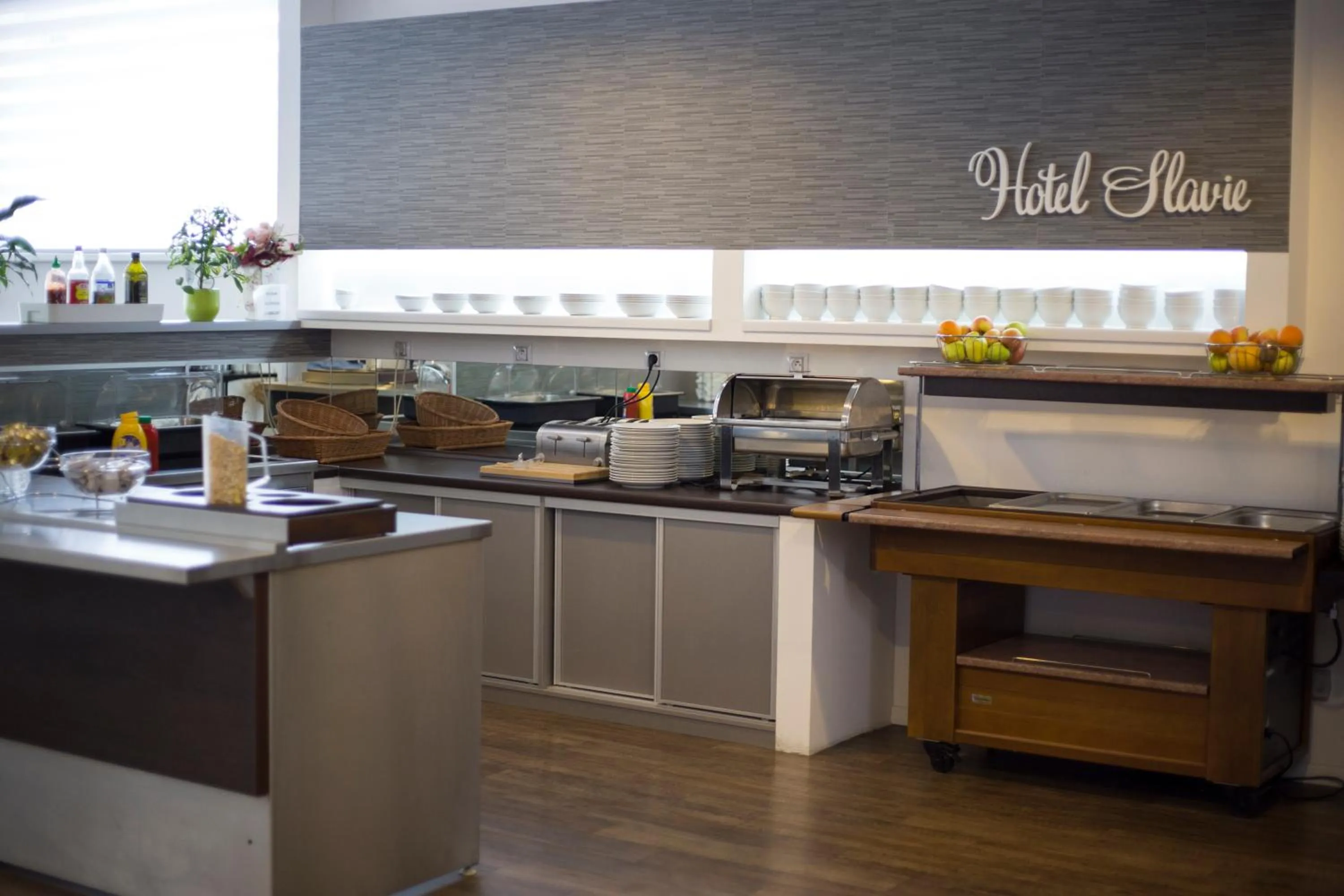 Restaurant/places to eat in Hotel Slavie