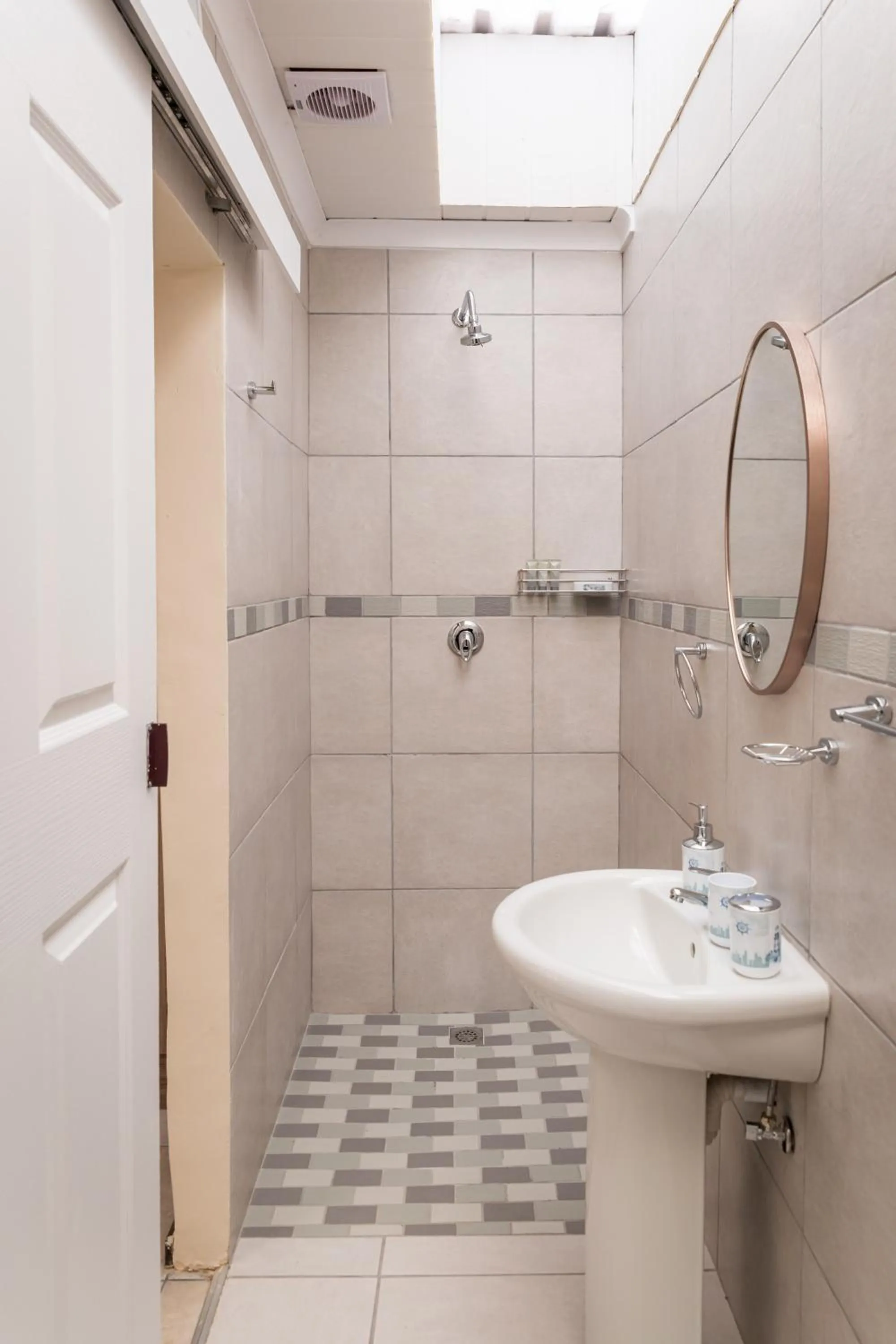 Shower in Dolliwarie Guesthouse