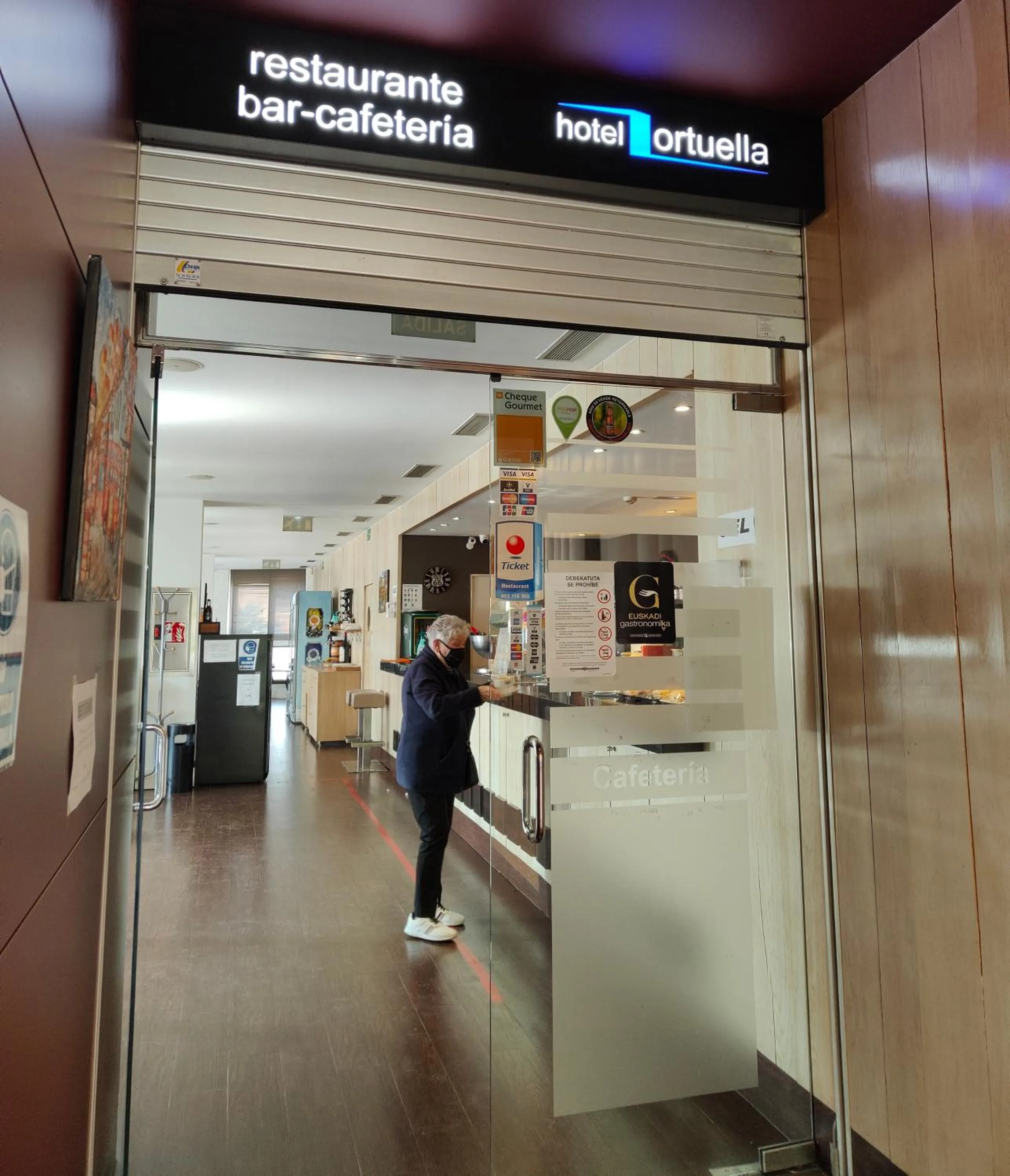 Restaurant/places to eat in Hotel Ortuella