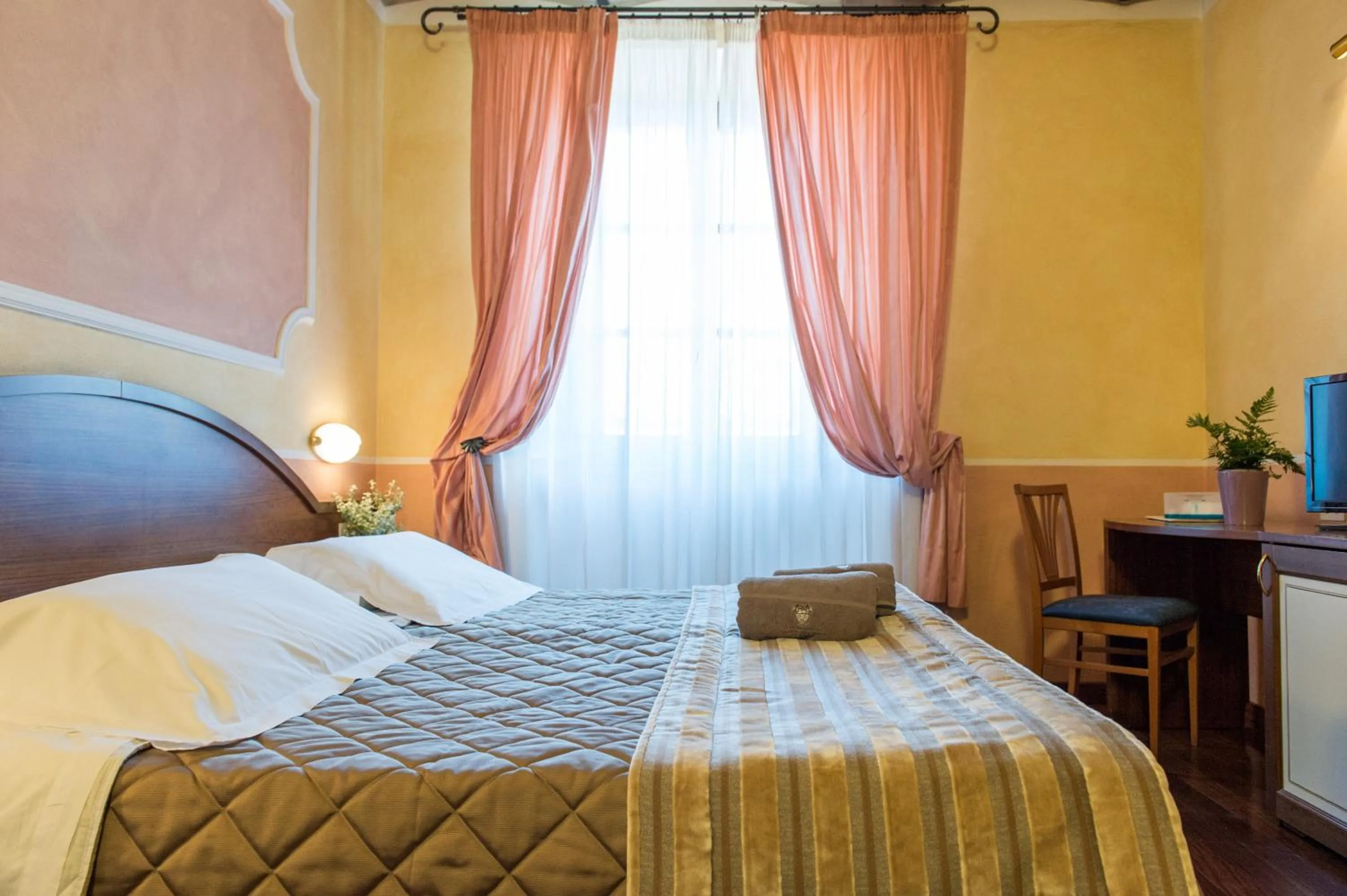 Photo of the whole room, Bed in Hotel Delle Terme Santa Agnese
