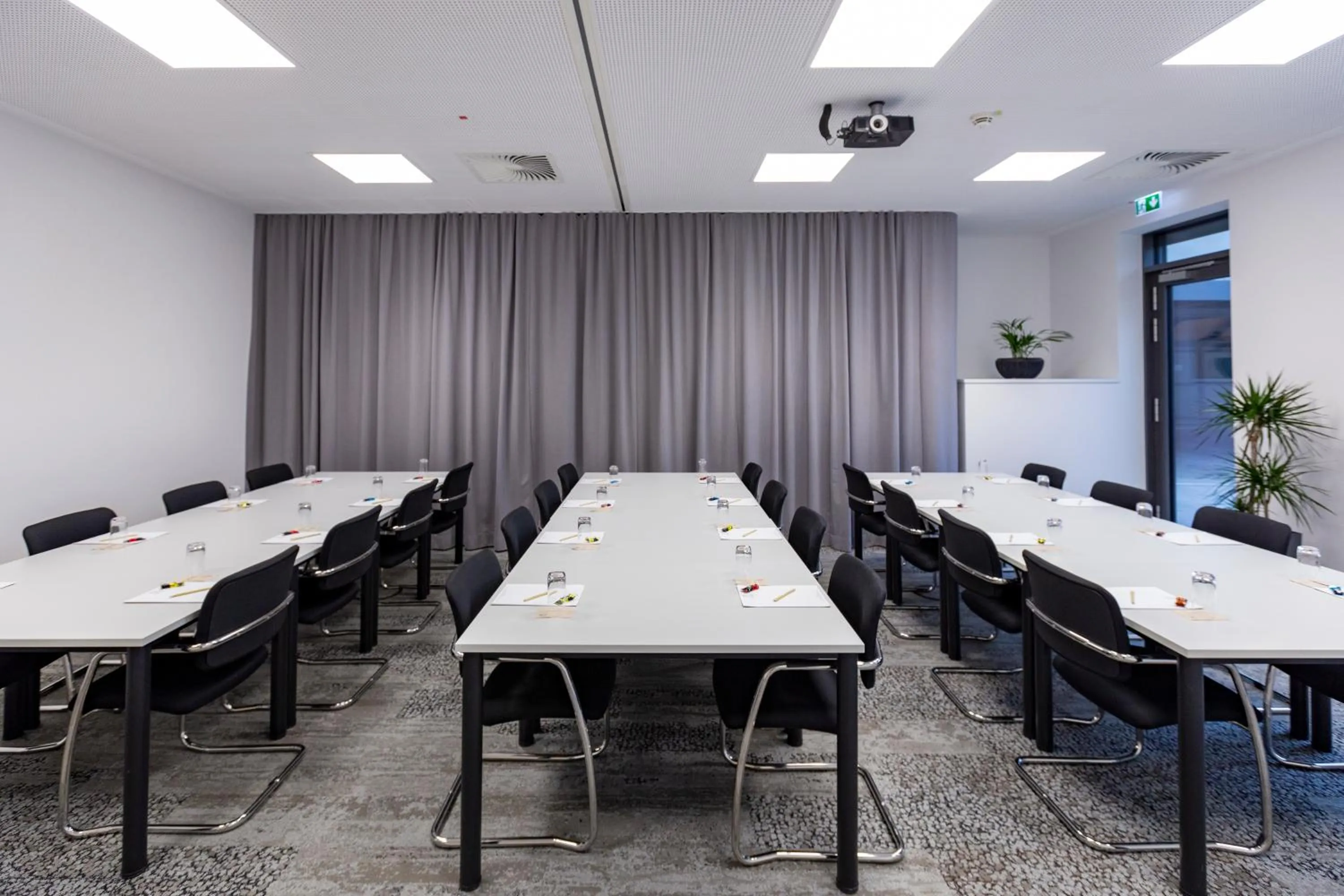 Business facilities in Hotel MODI