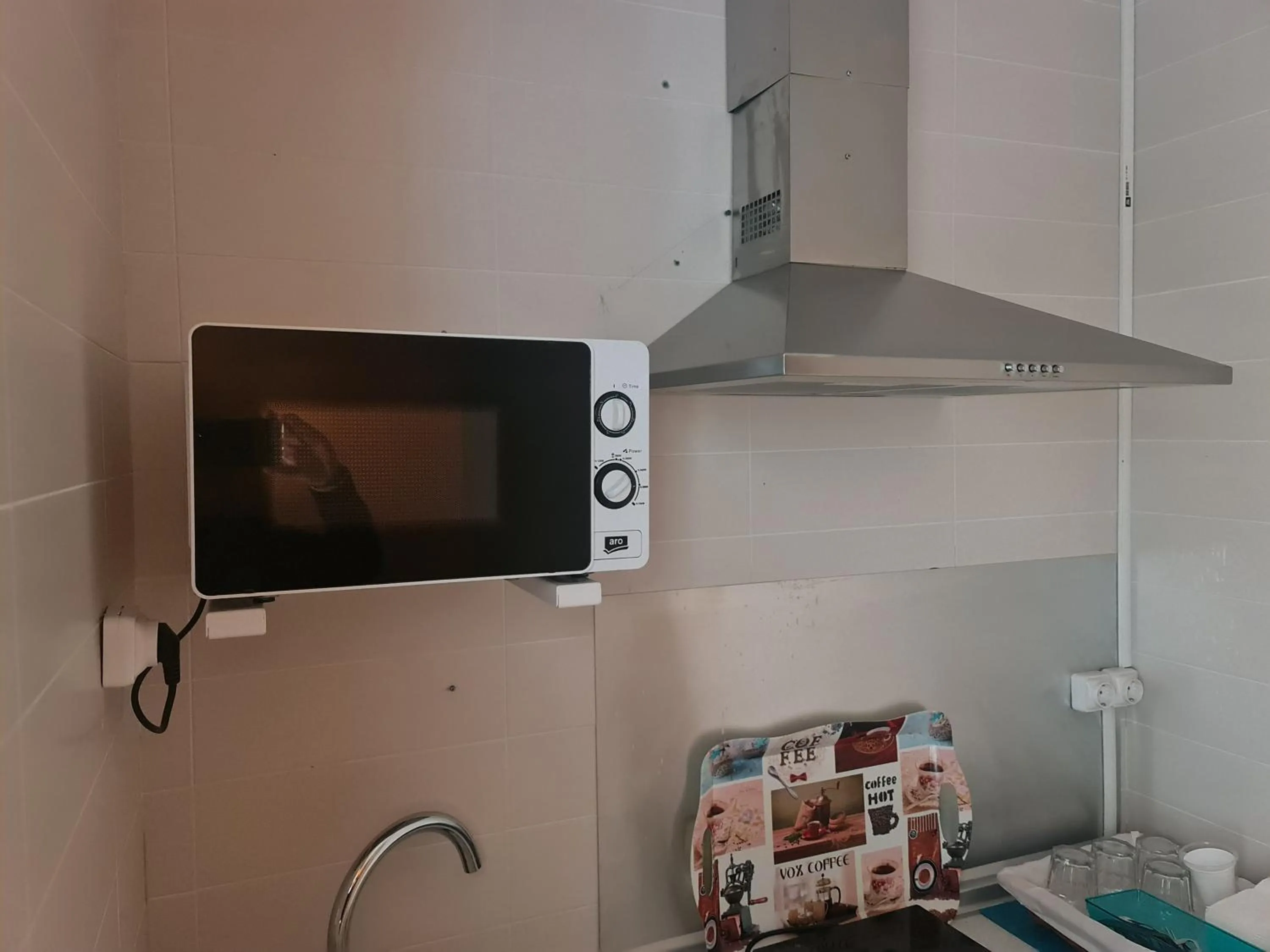 Communal kitchen, TV/Entertainment Center in Hotel Ciudad de Corella