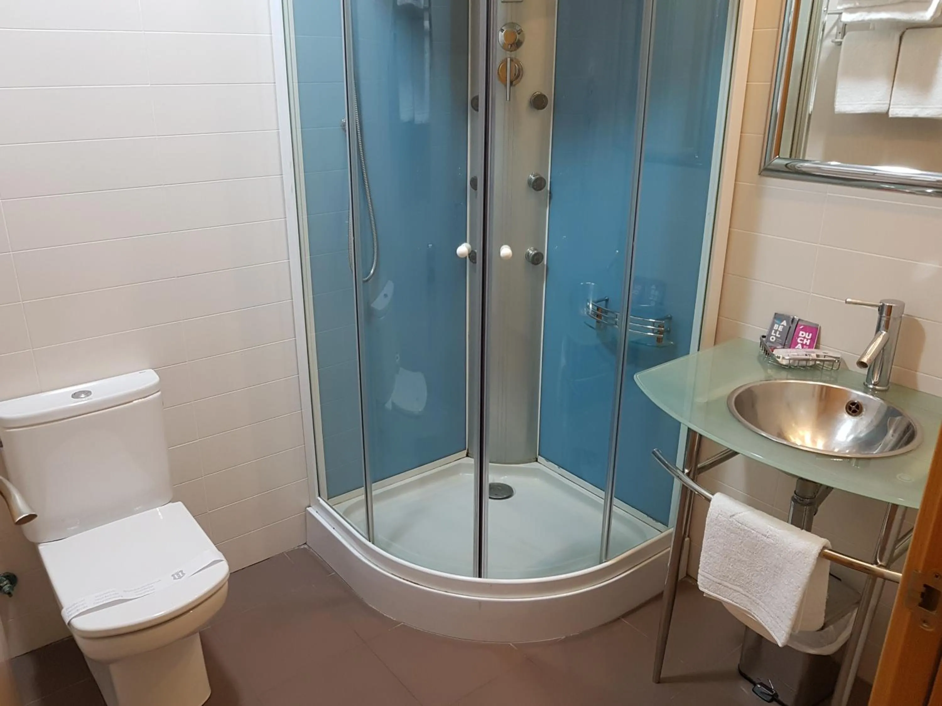 Toilet, Bathroom in Hotel Ciudad de Corella