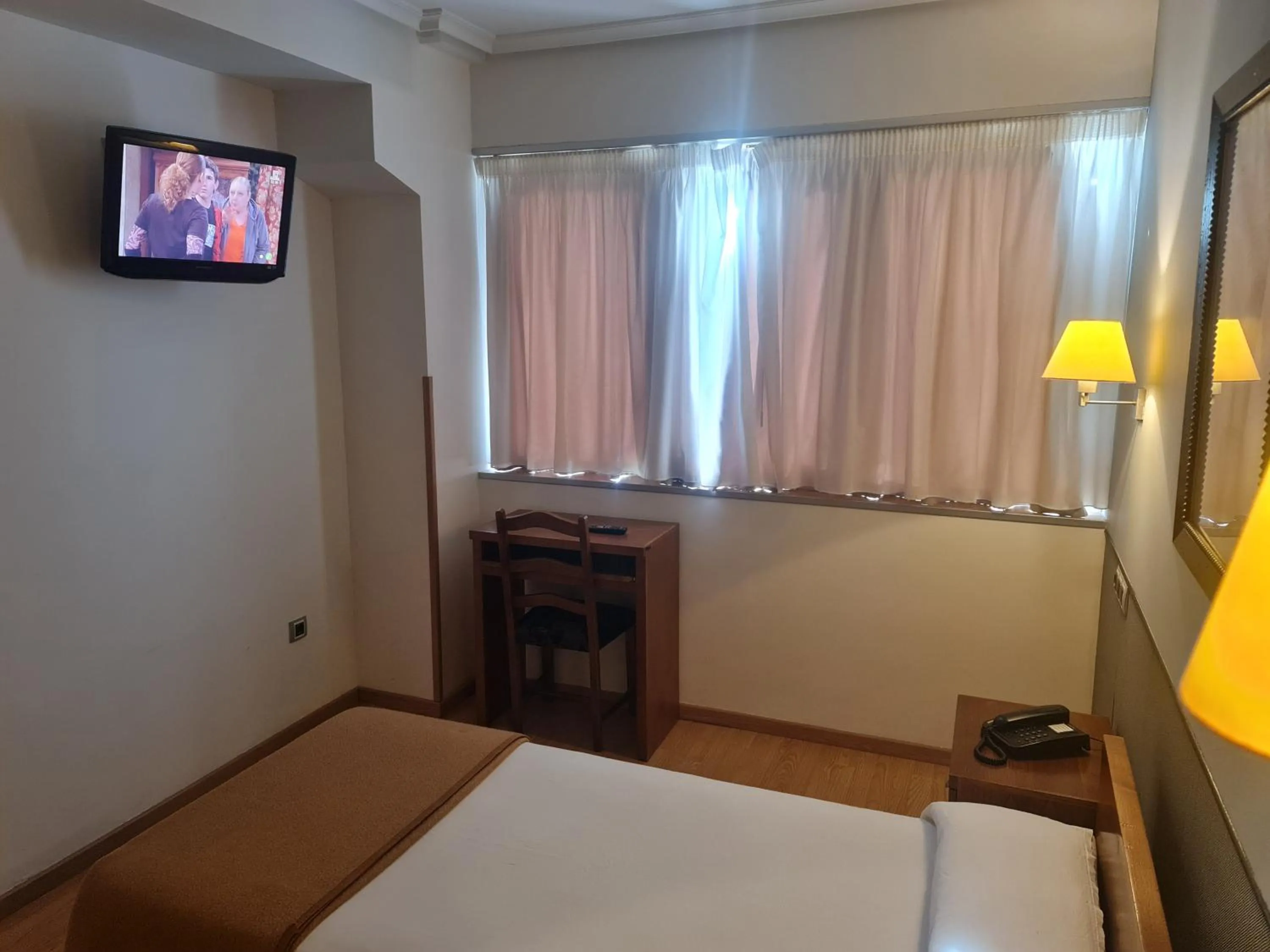 TV and multimedia, TV/Entertainment Center in Hotel Ciudad de Corella