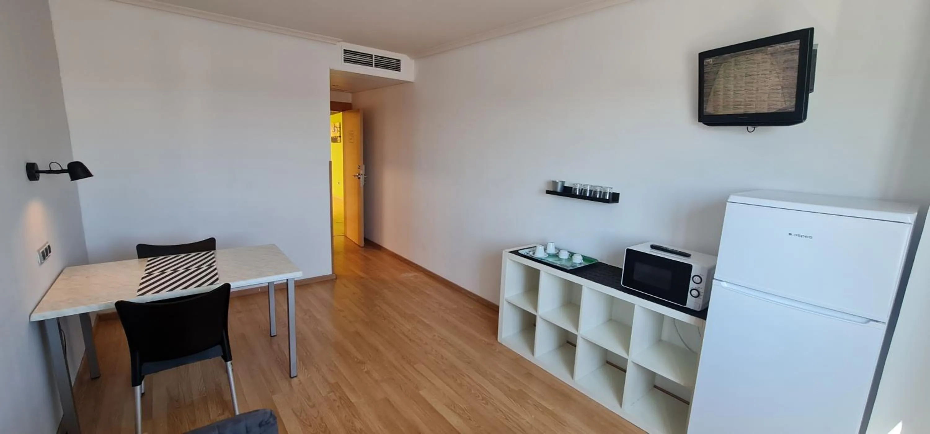 Communal lounge/ TV room, Kitchen/Kitchenette in Hotel Ciudad de Corella