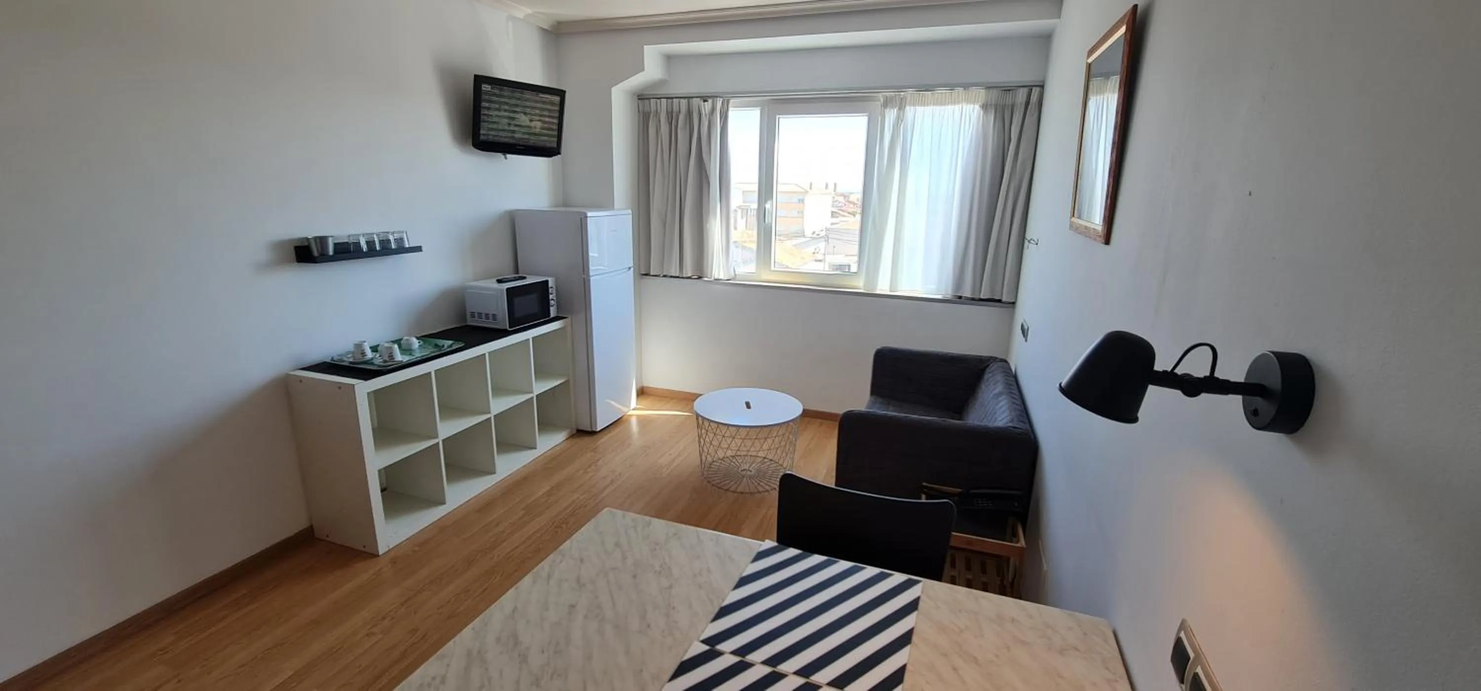 Communal lounge/ TV room, Kitchen/Kitchenette in Hotel Ciudad de Corella