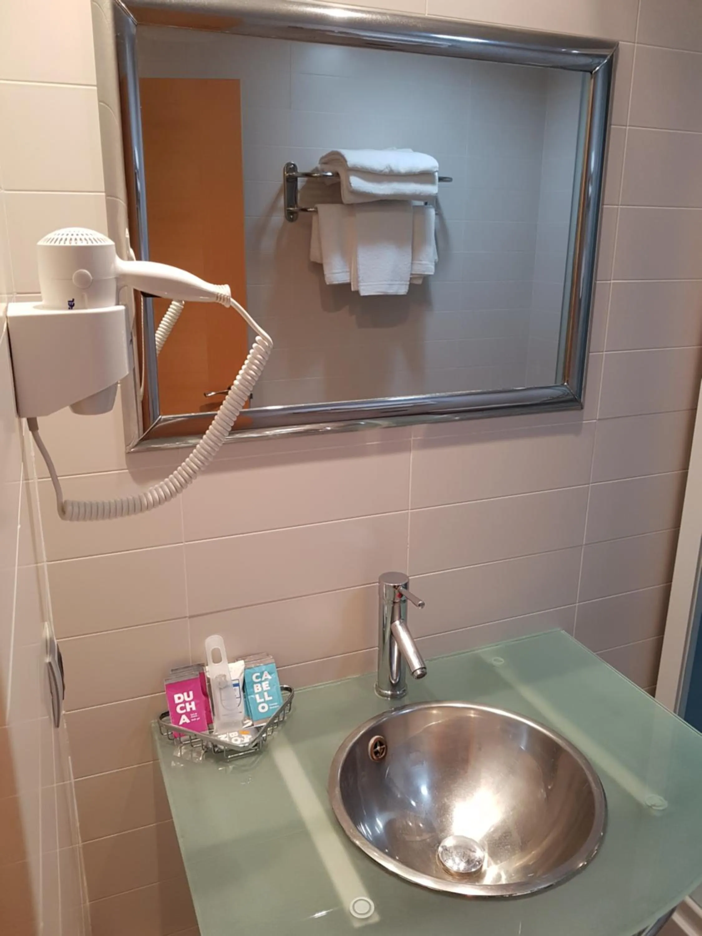 Bathroom, Kitchen/Kitchenette in Hotel Ciudad de Corella