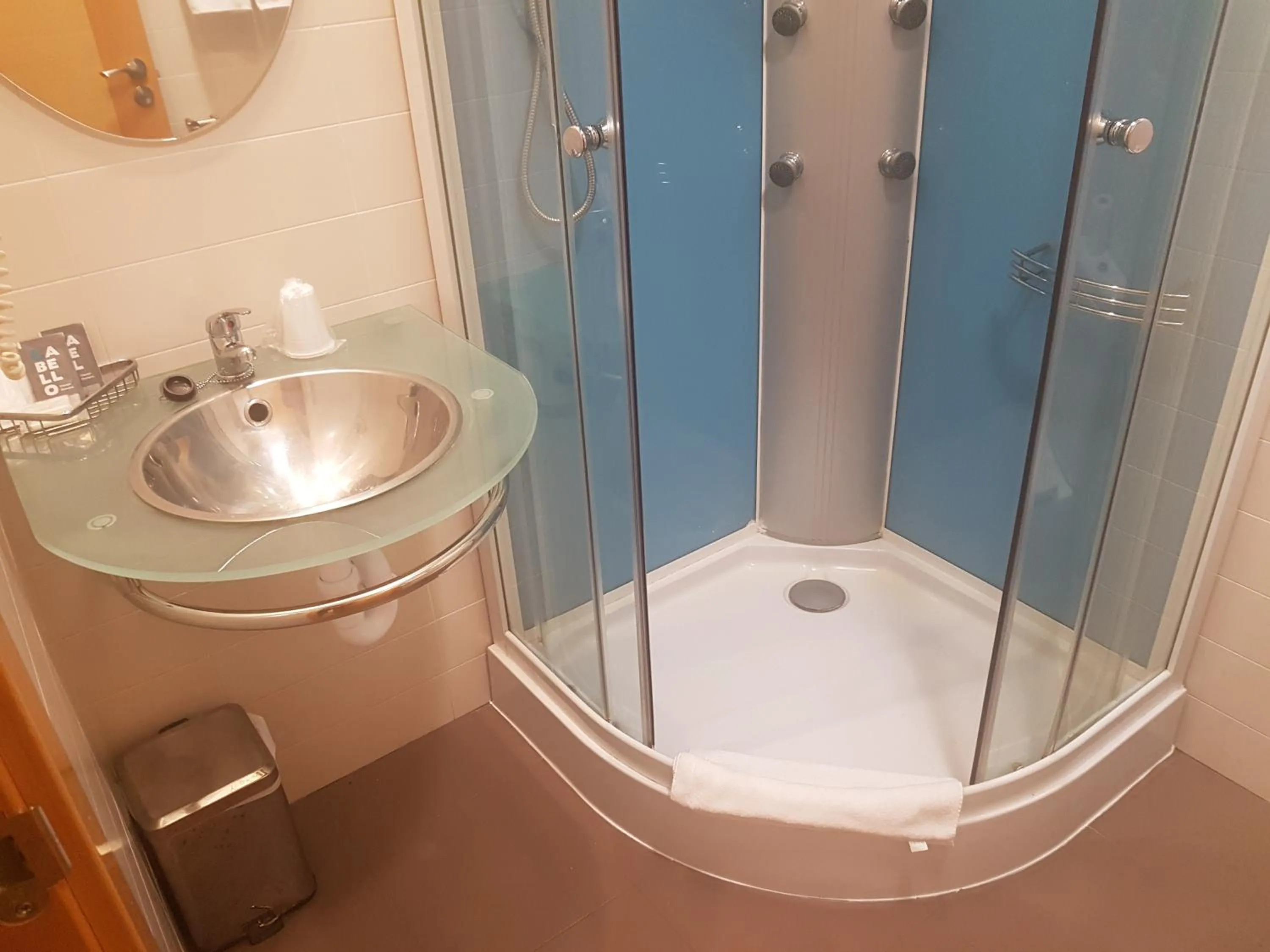 Shower, Bathroom in Hotel Ciudad de Corella