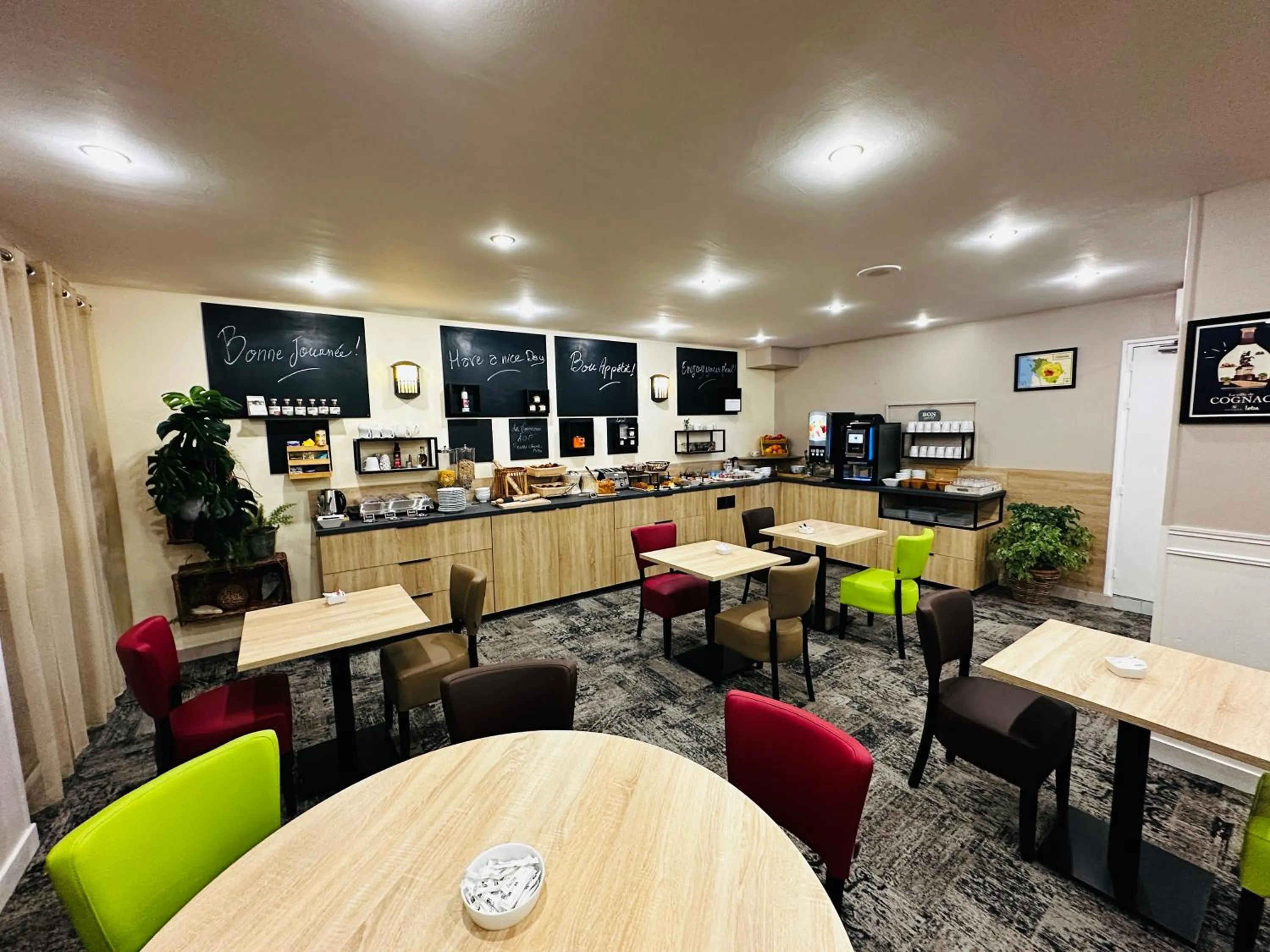 Buffet breakfast in Logis Le Passiflore Cognac