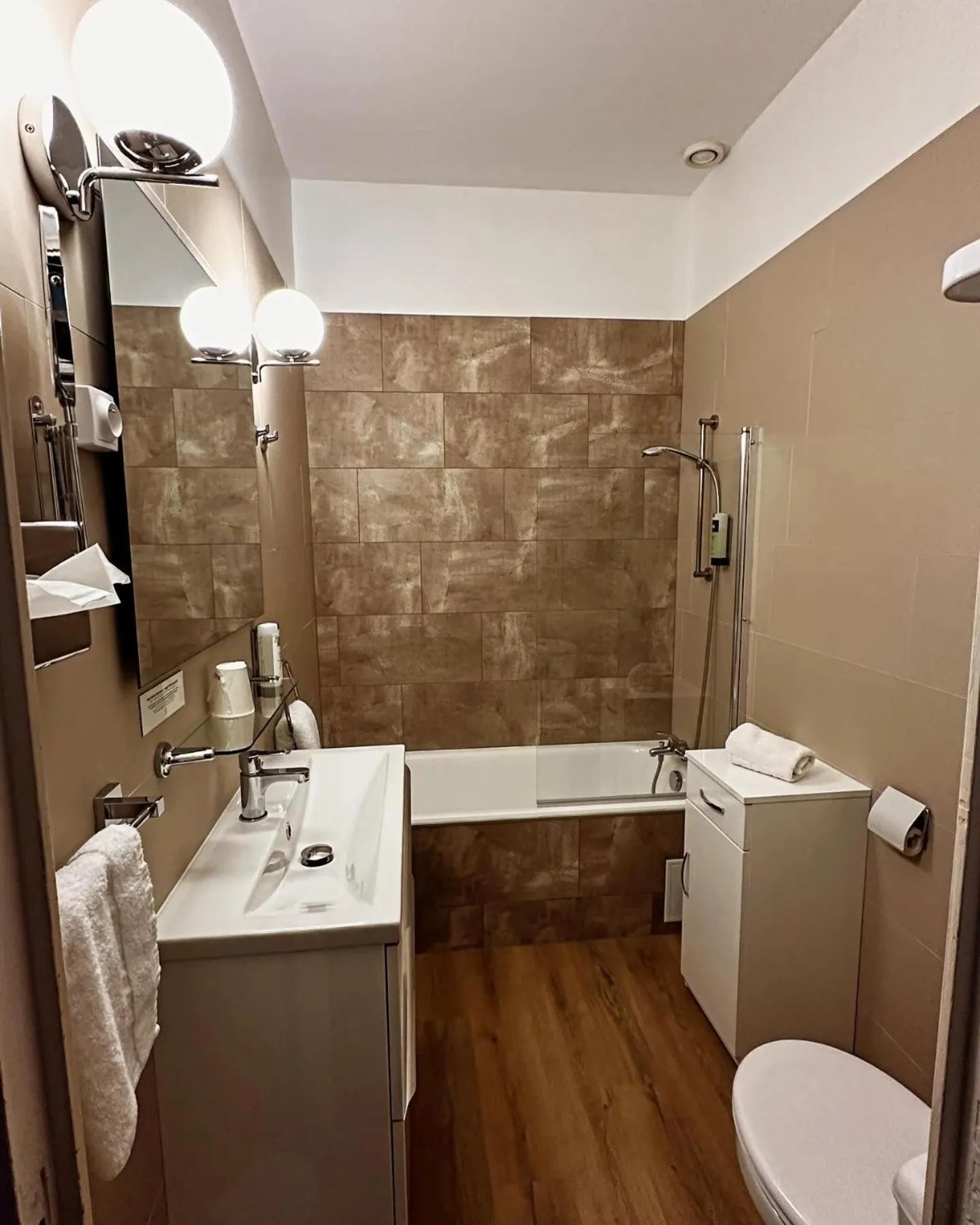 Bathroom in Logis Le Passiflore Cognac