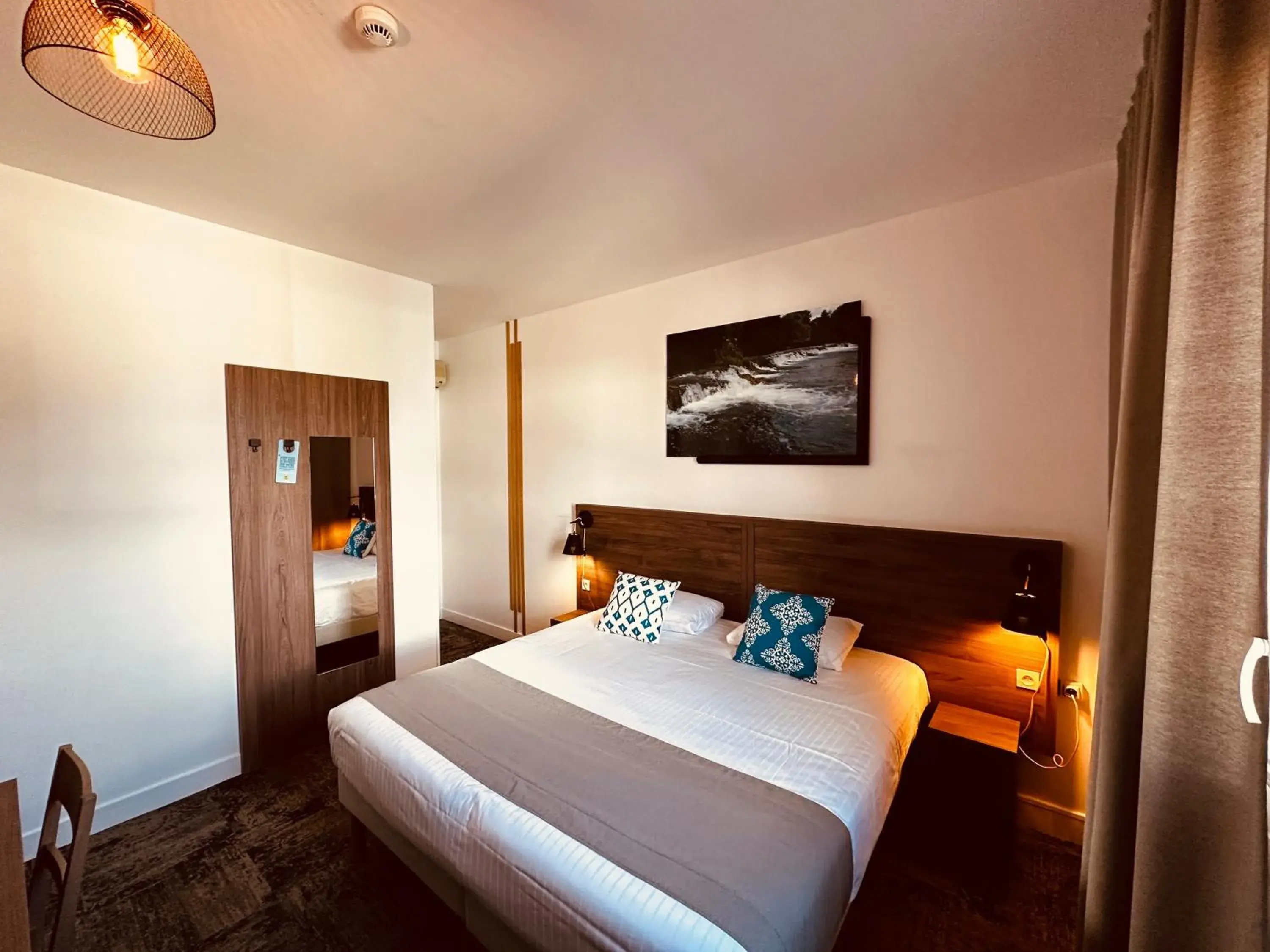 Bed in Logis Le Passiflore Cognac Bed in Logis Le Passiflore Cognac