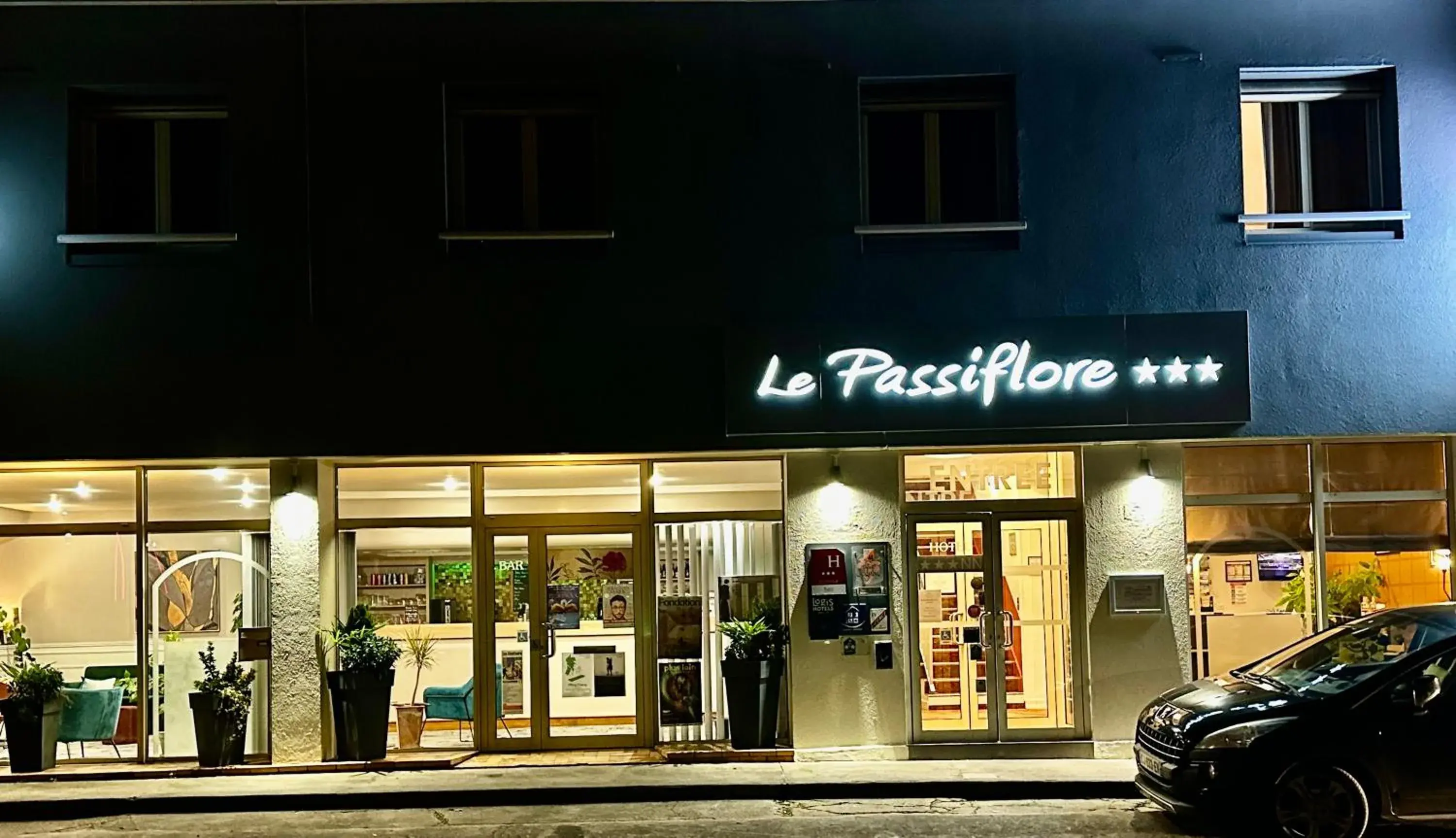 Property building in Logis Le Passiflore Cognac Property building in Logis Le Passiflore Cognac