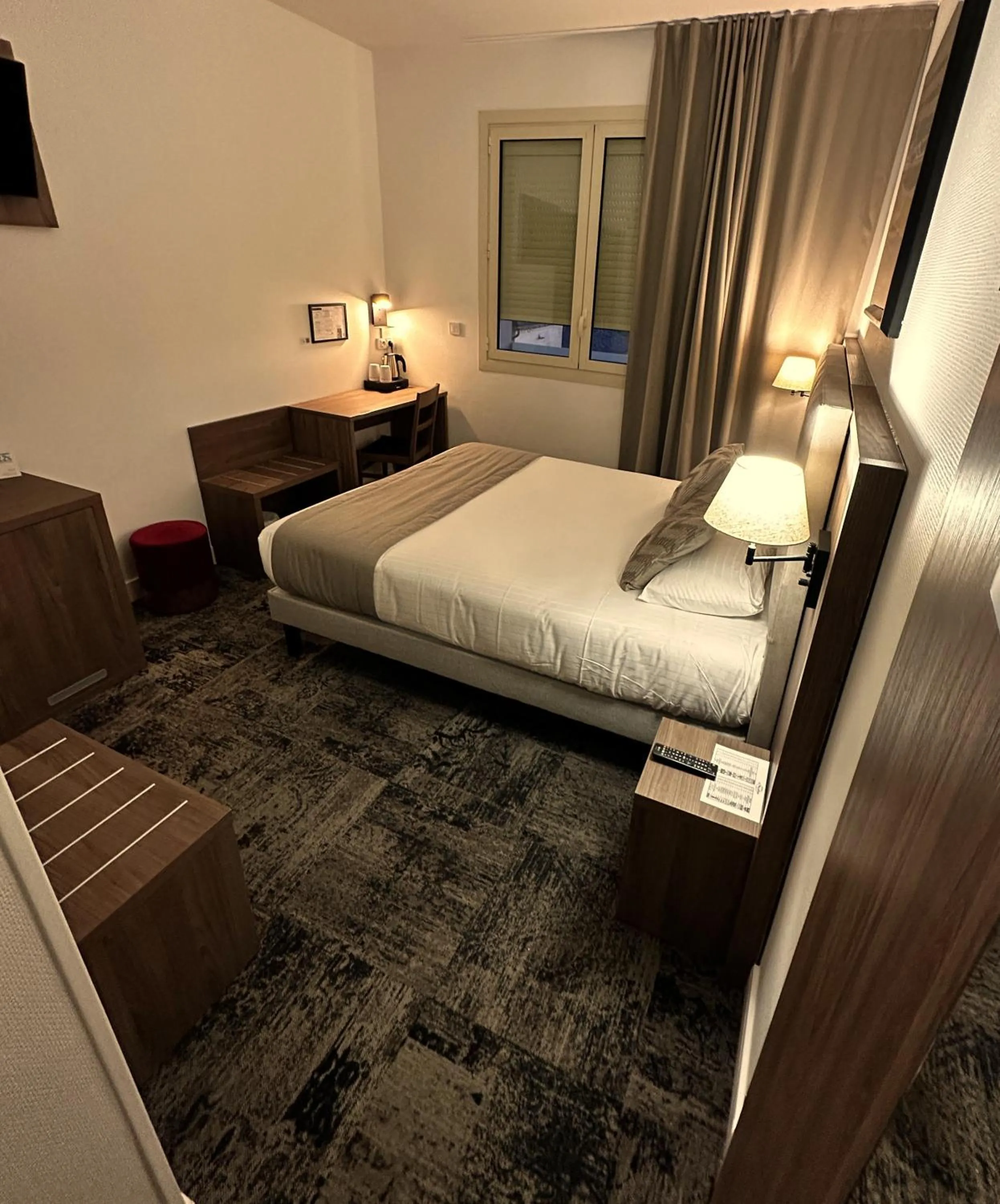 Photo of the whole room, Bed in Logis Le Passiflore Cognac