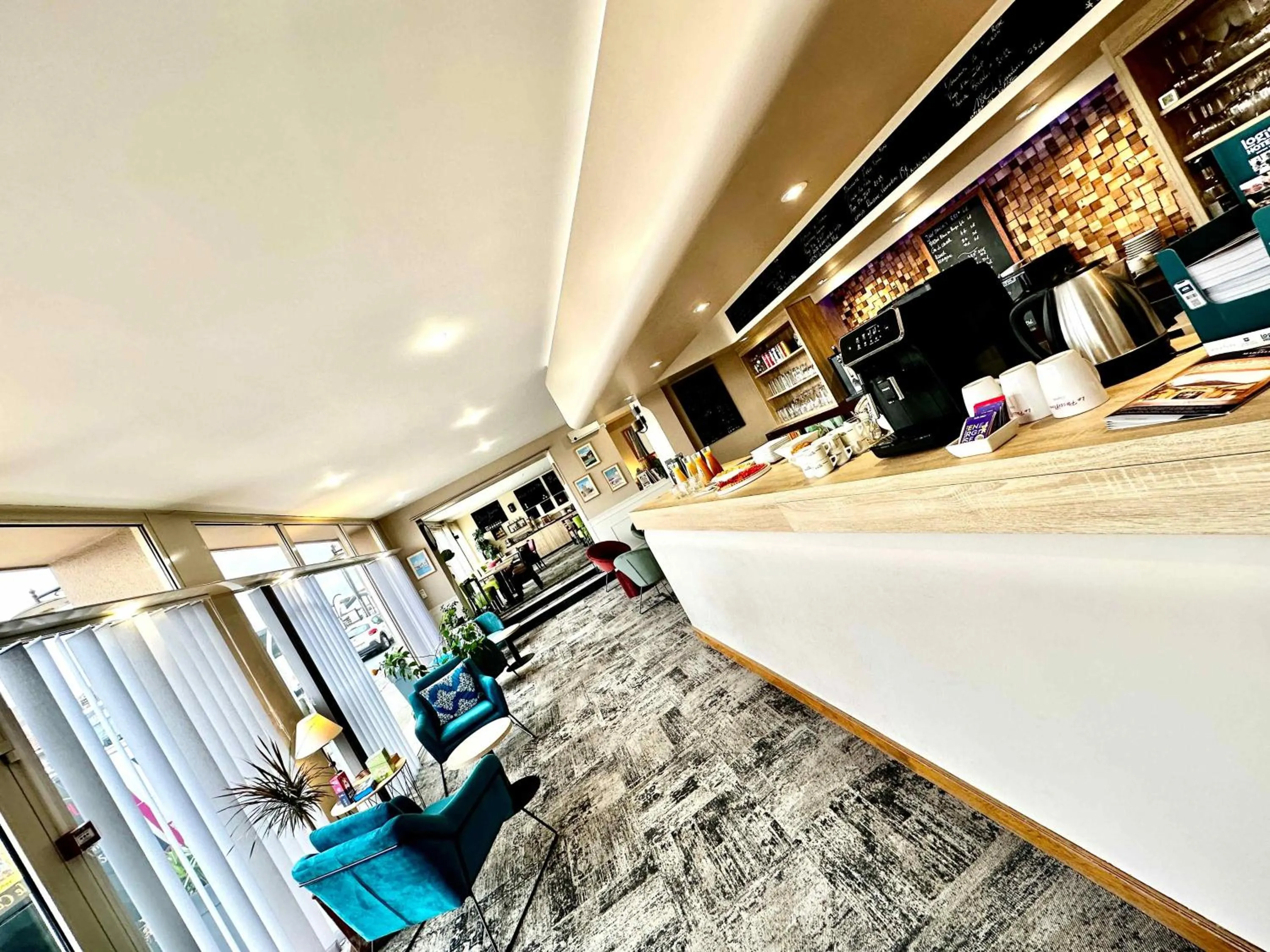 Lounge or bar in Logis Le Passiflore Cognac