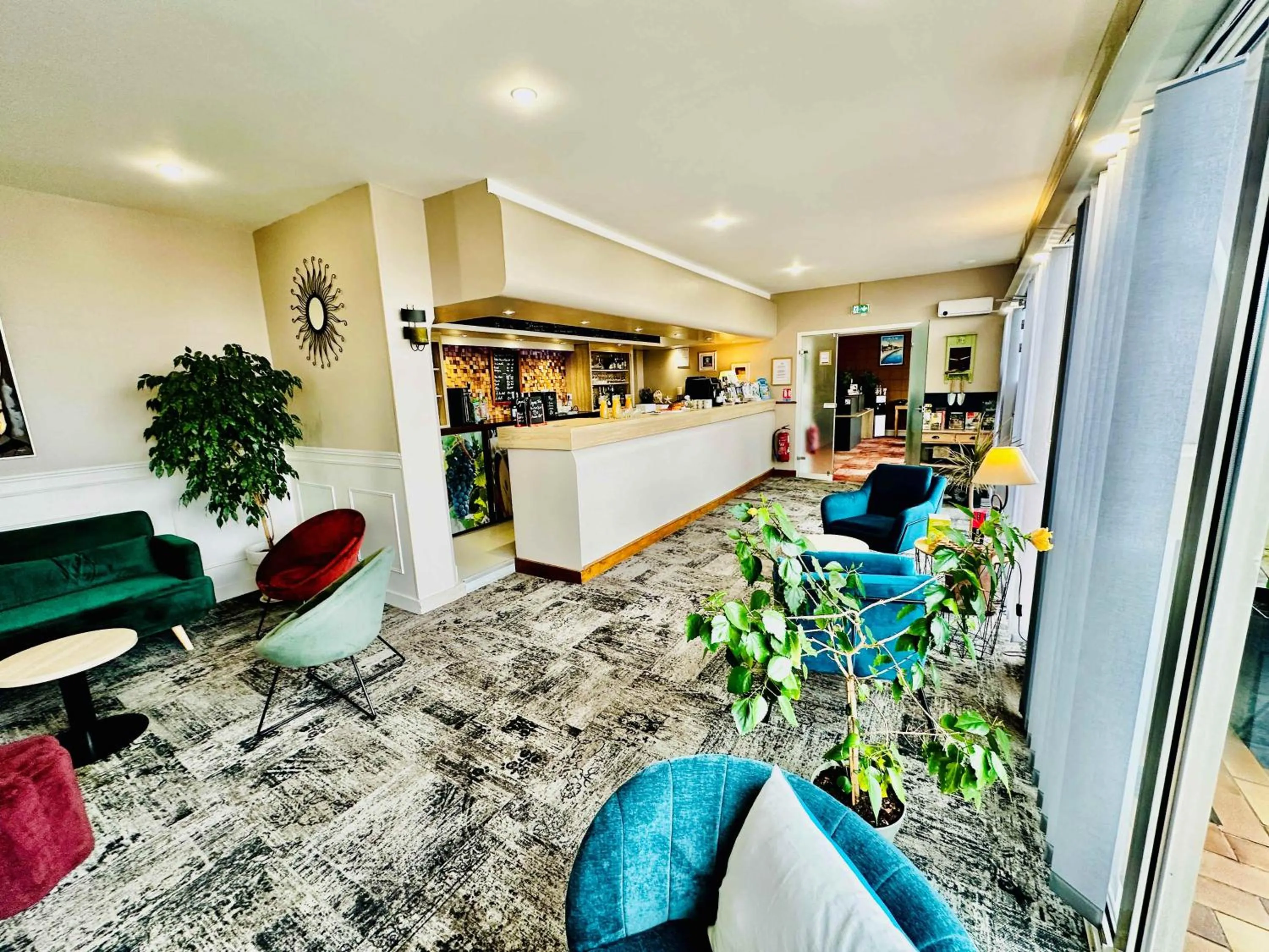 Lounge or bar in Logis Le Passiflore Cognac