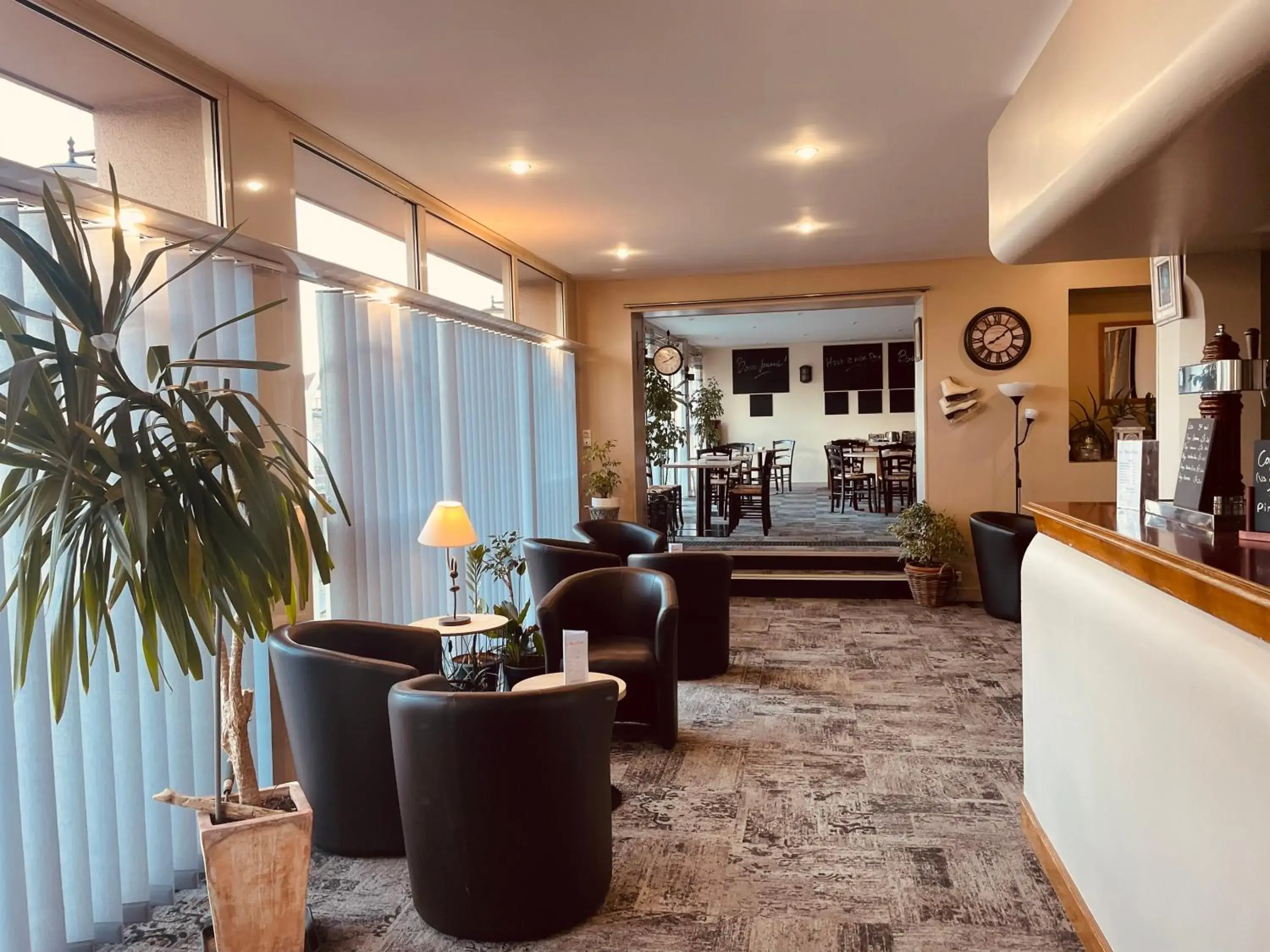 Lounge or bar in Logis Le Passiflore Cognac Lounge or bar in Logis Le Passiflore Cognac