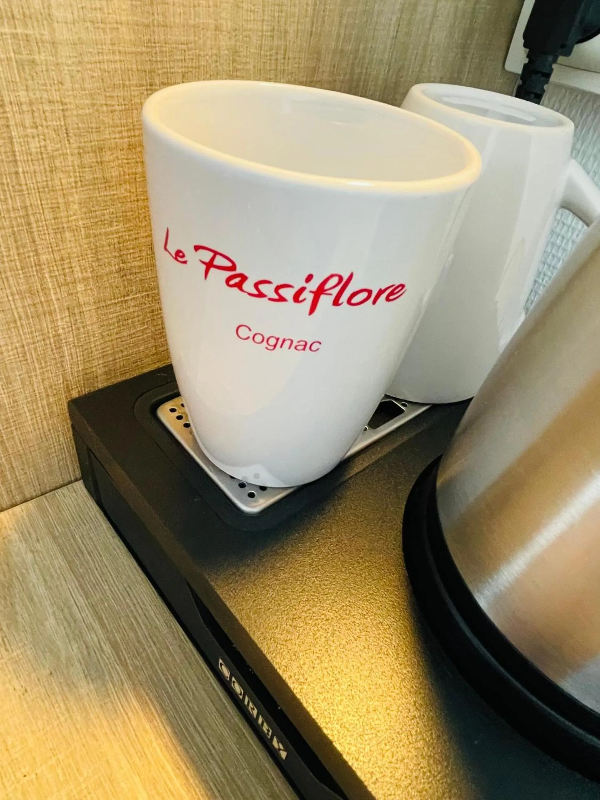 Coffee/tea facilities in Logis Le Passiflore Cognac