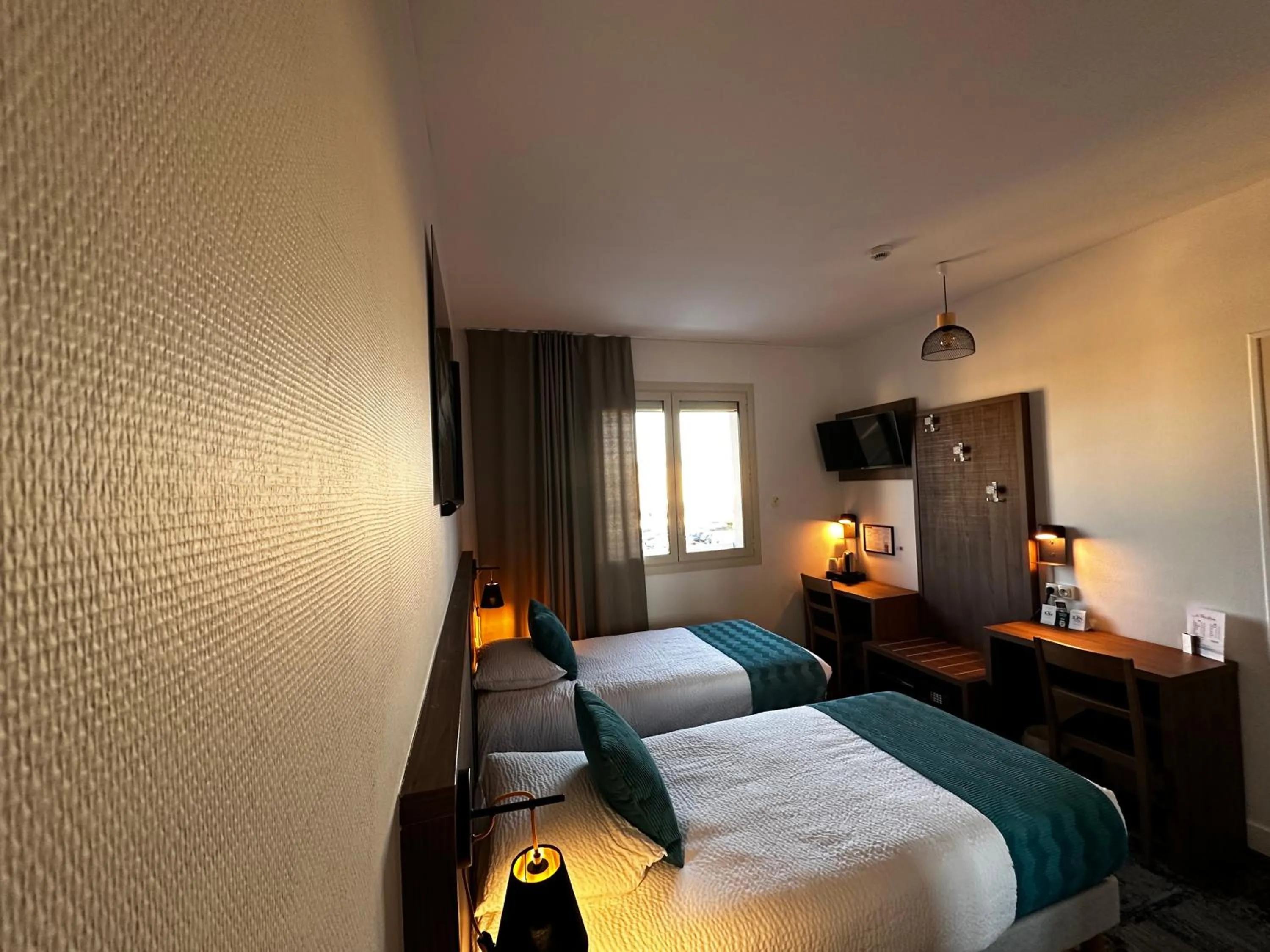 Bedroom, Bed in Logis Le Passiflore Cognac