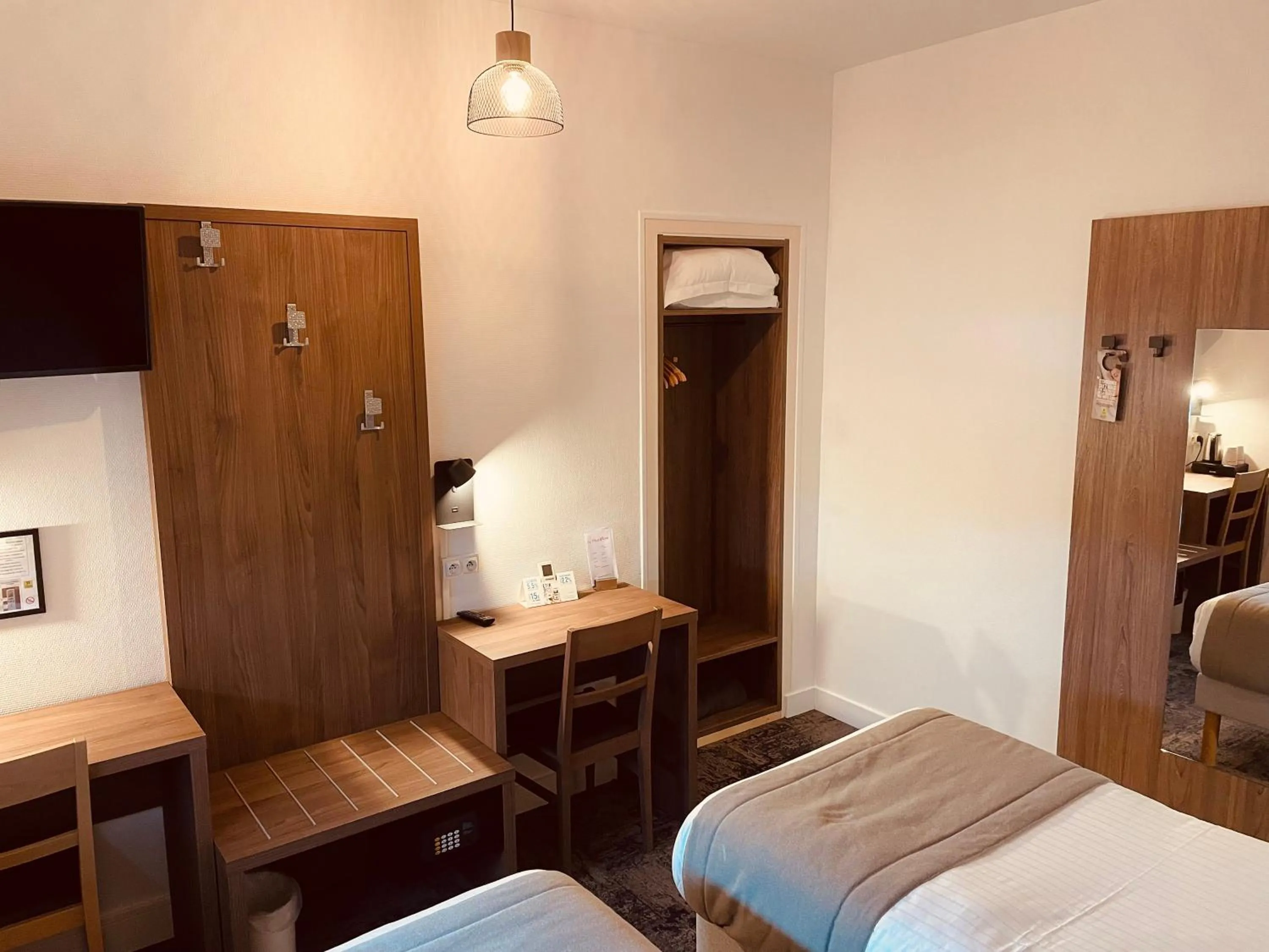 Photo of the whole room, Bed in Logis Le Passiflore Cognac