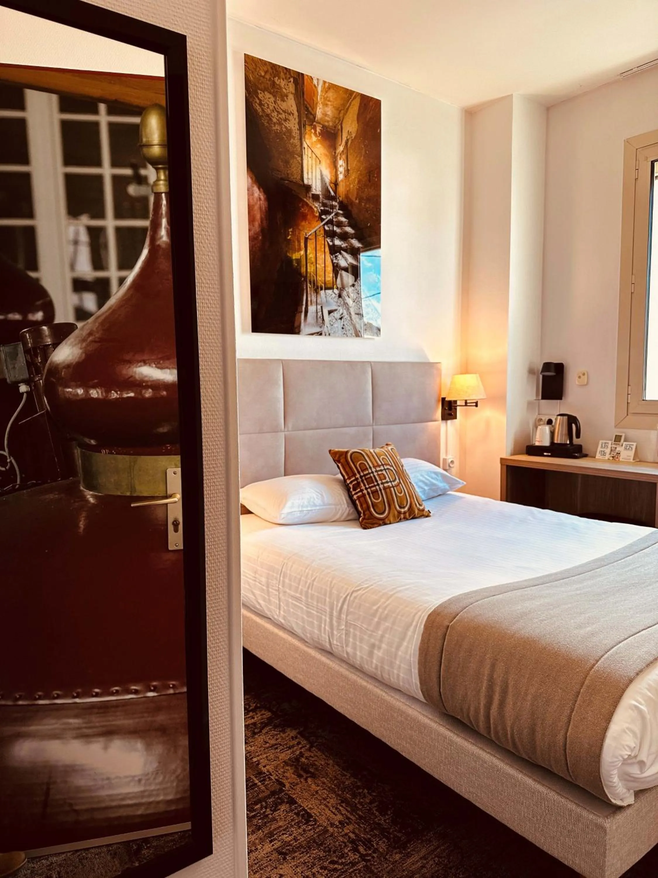 Decorative detail, Bed in Logis Le Passiflore Cognac