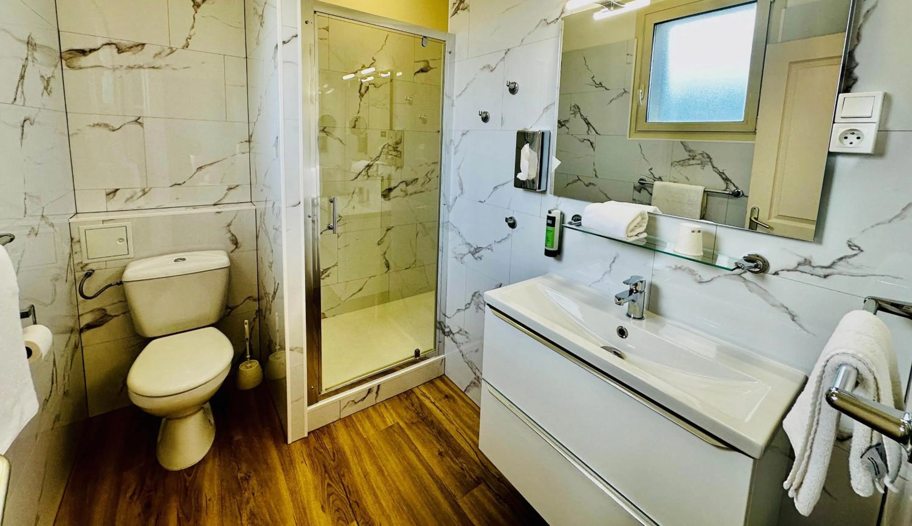 Bathroom in Logis Le Passiflore Cognac