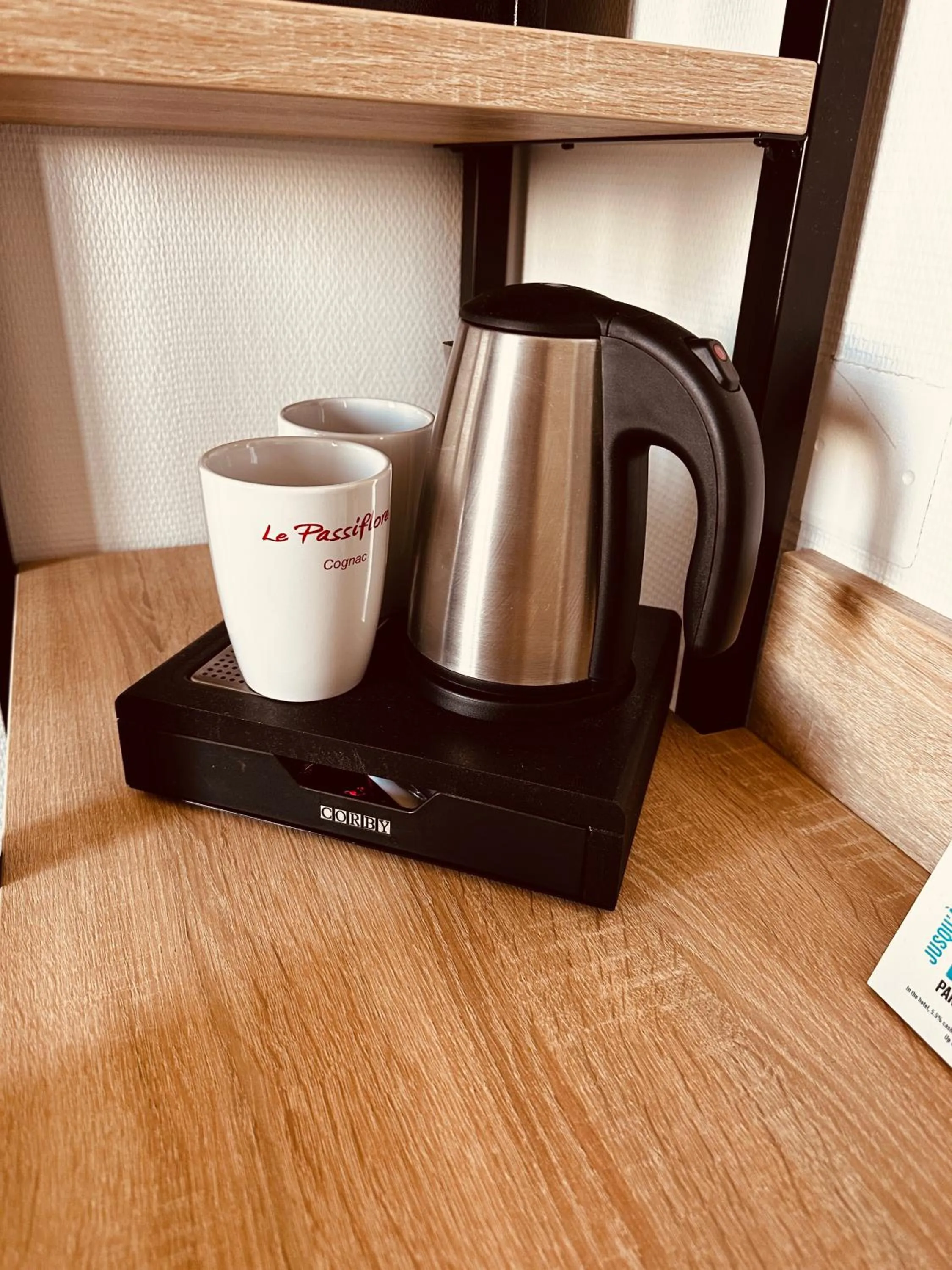 Coffee/tea facilities in Logis Le Passiflore Cognac