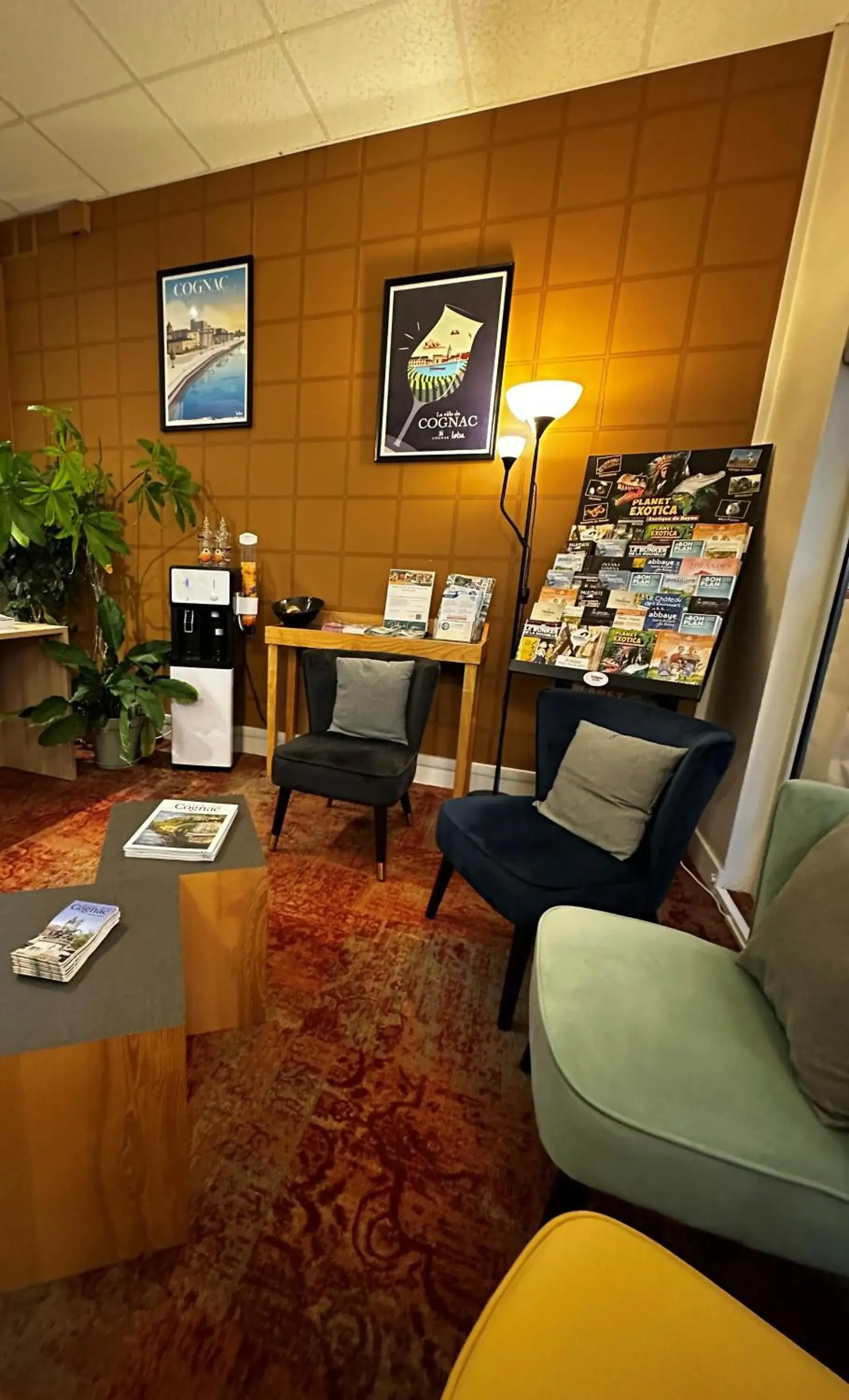 Lobby or reception in Logis Le Passiflore Cognac Lobby or reception in Logis Le Passiflore Cognac