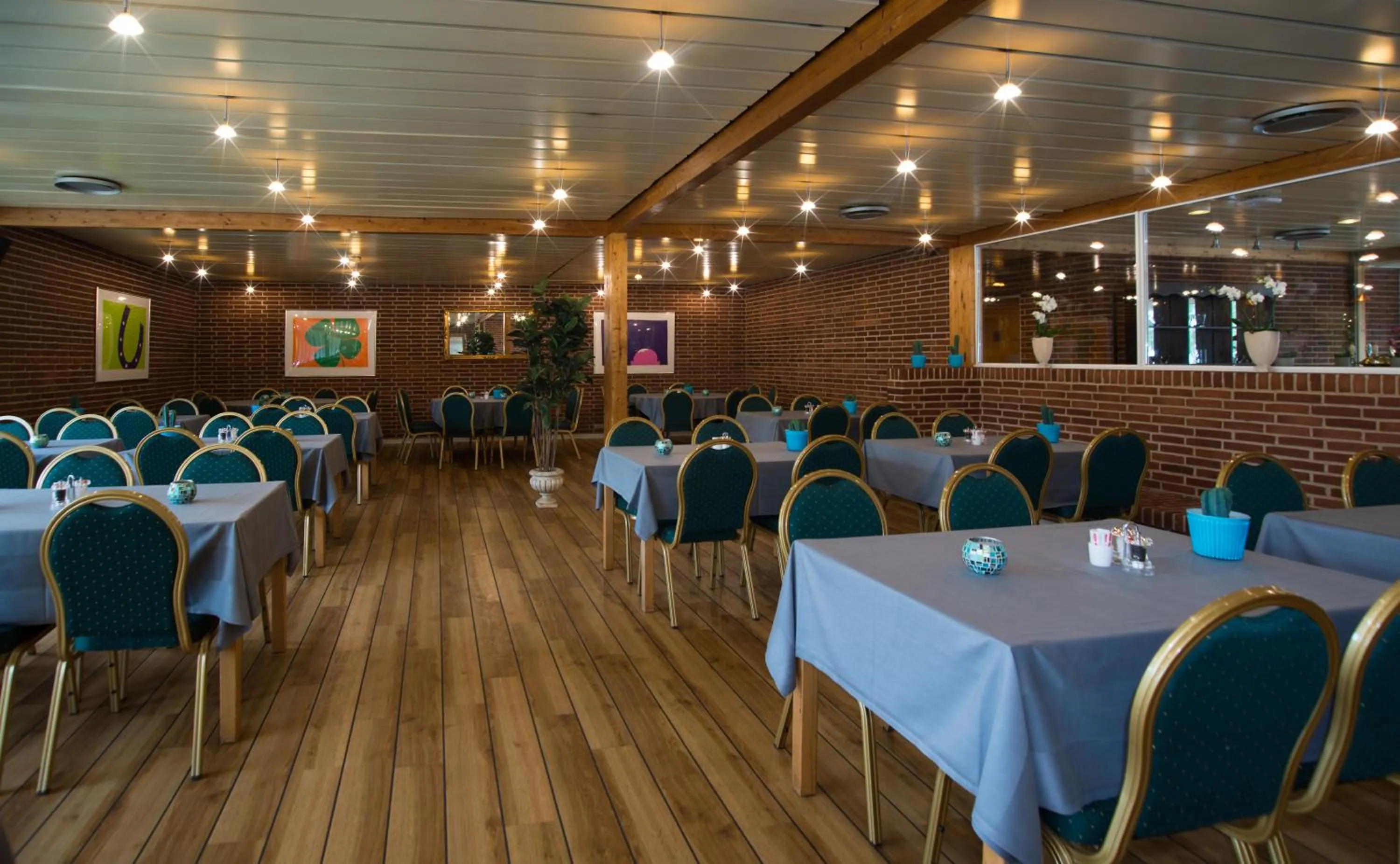 Restaurant/places to eat in Hotel Lynggaarden