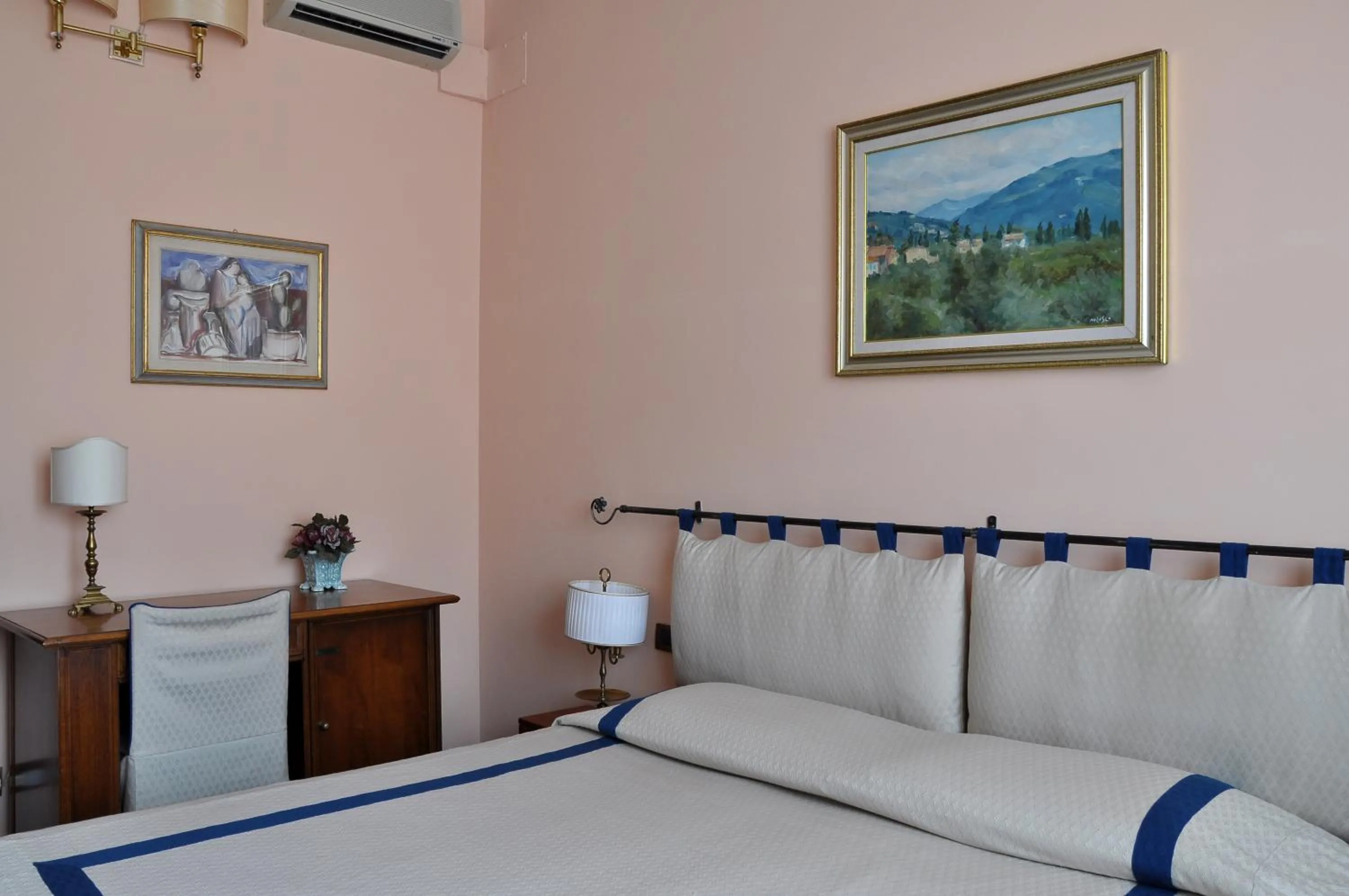 Photo of the whole room, Bed in Residenza Cantagalli