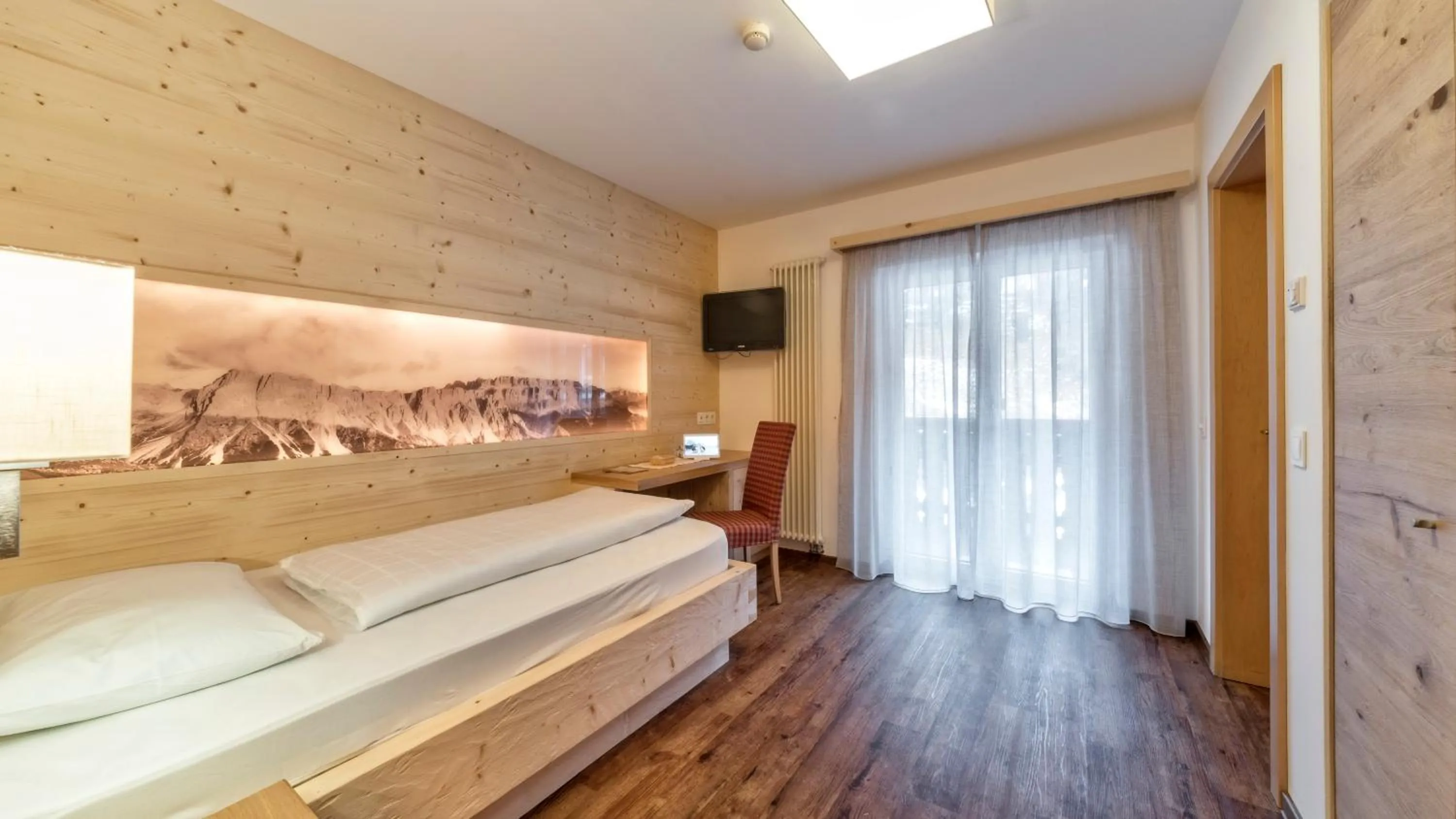 Photo of the whole room, Bed in Hotel Interski