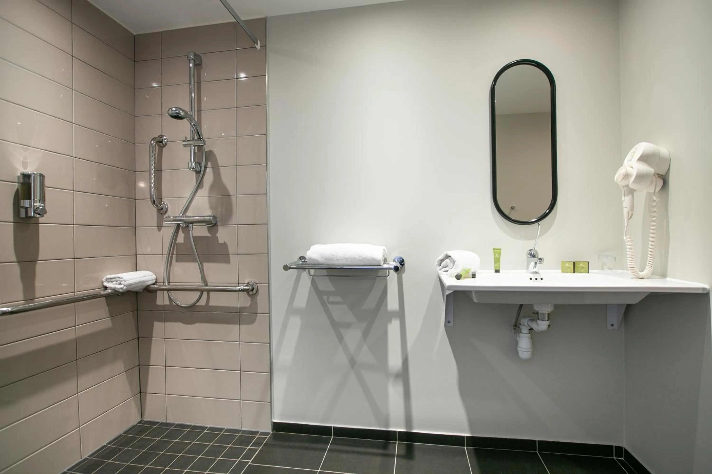 Bedroom in Hotel Restaurant Saint James, Montaigu-Vendée The Originals Boutique