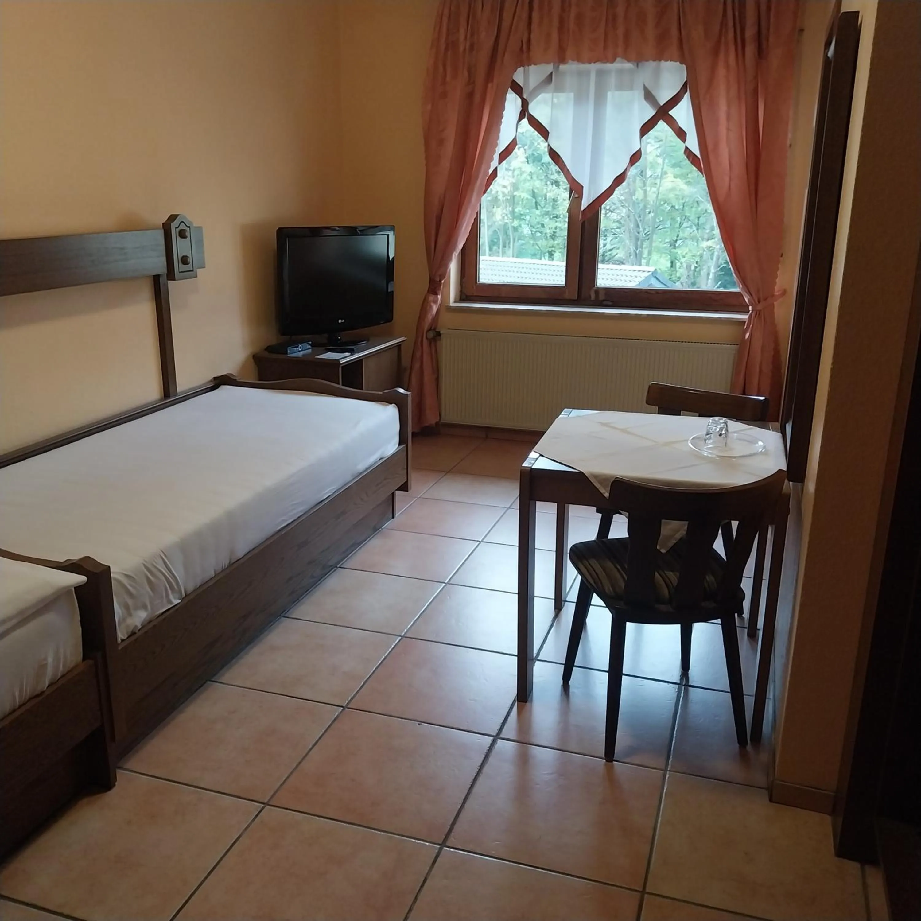 Bed in Landhaus im kühlen Grunde Garni