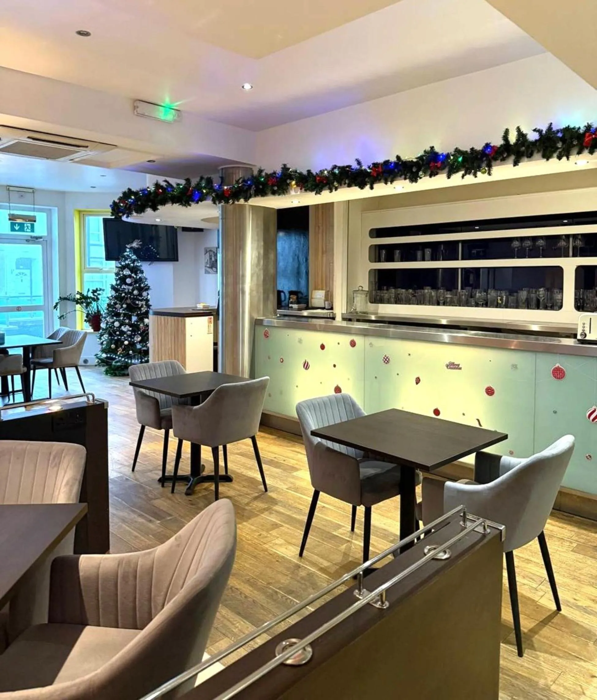 Communal lounge/ TV room in Town Lodge