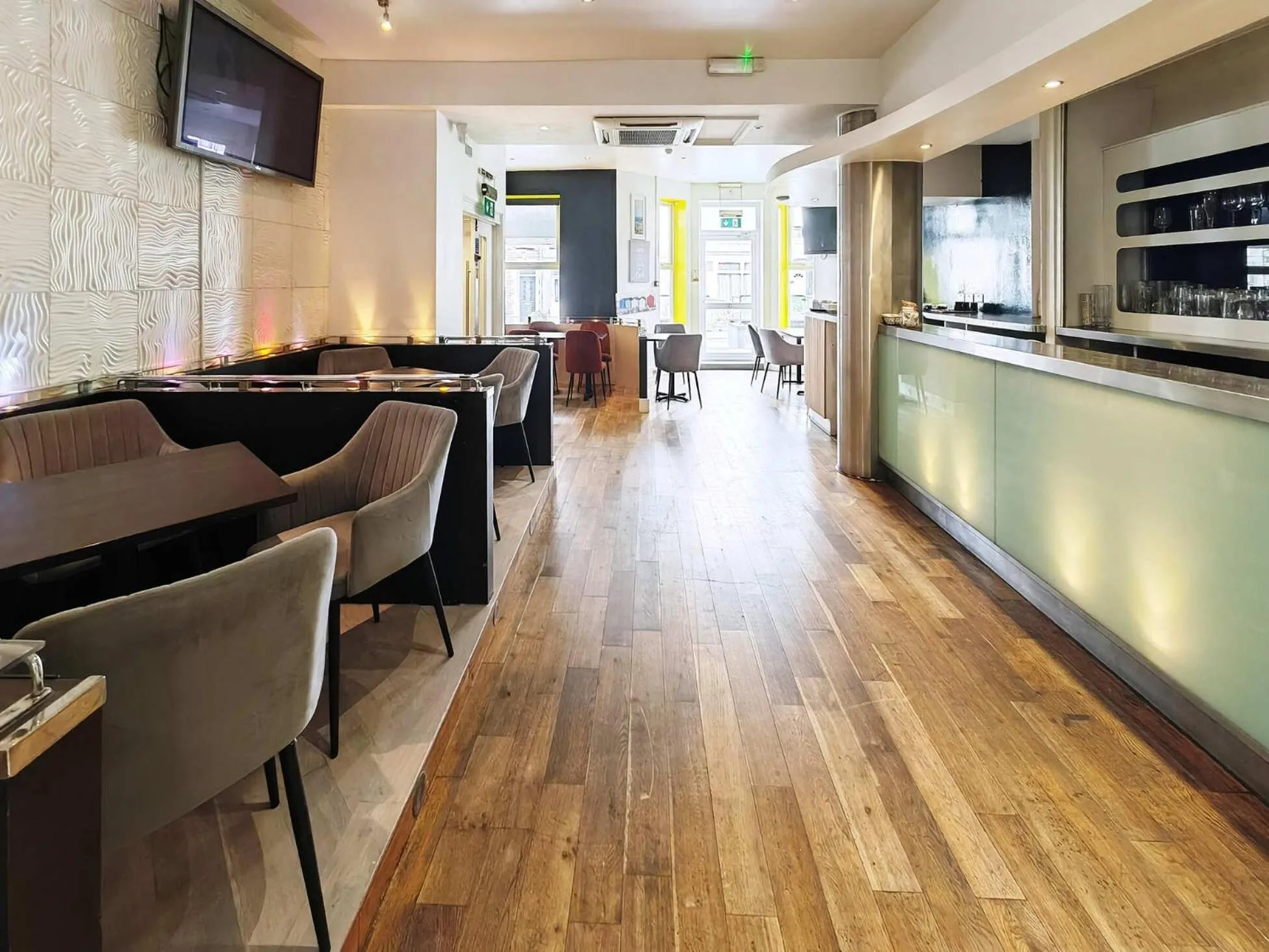 Communal lounge/ TV room in Town Lodge
