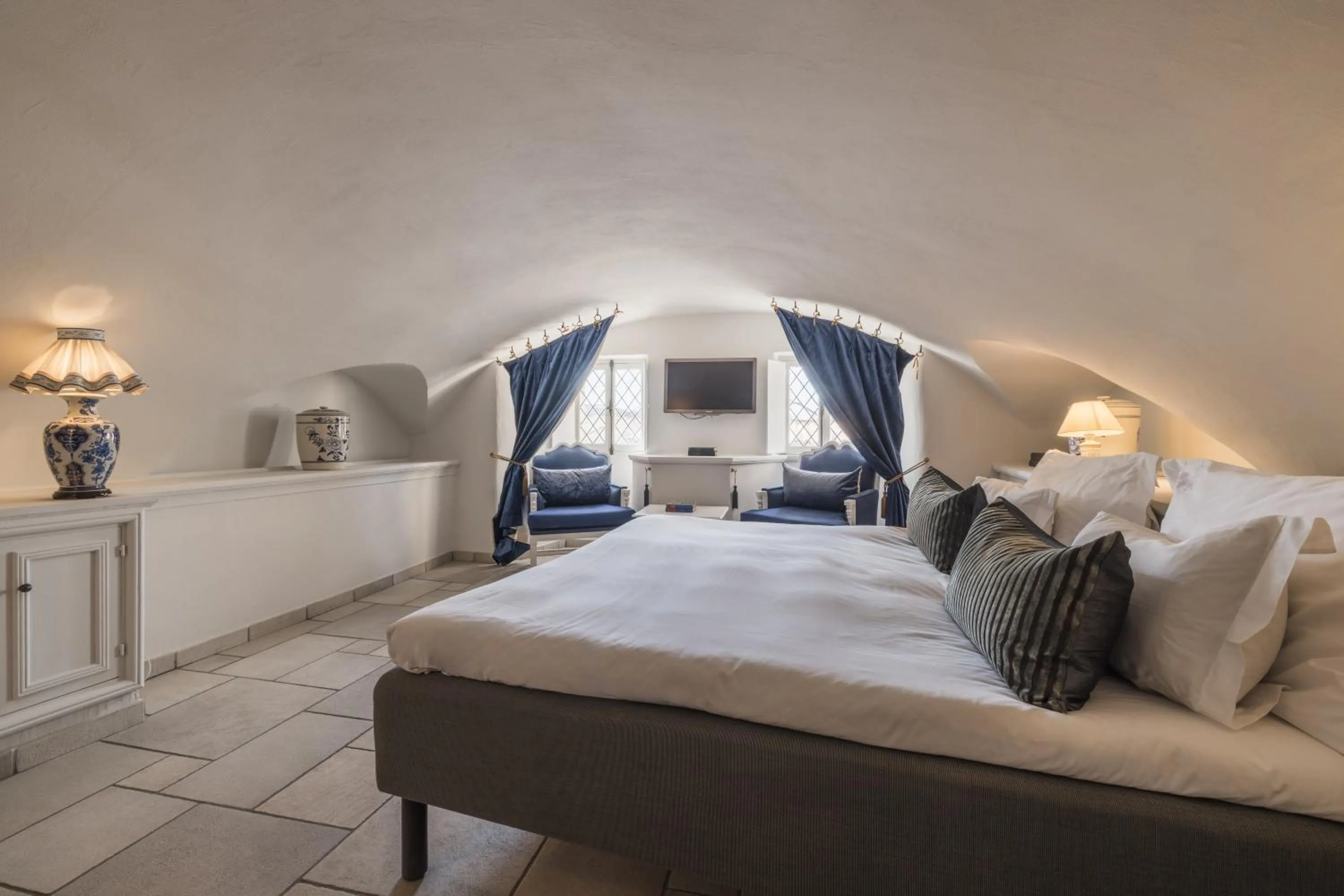 Bedroom, Bed in Château Le Cagnard