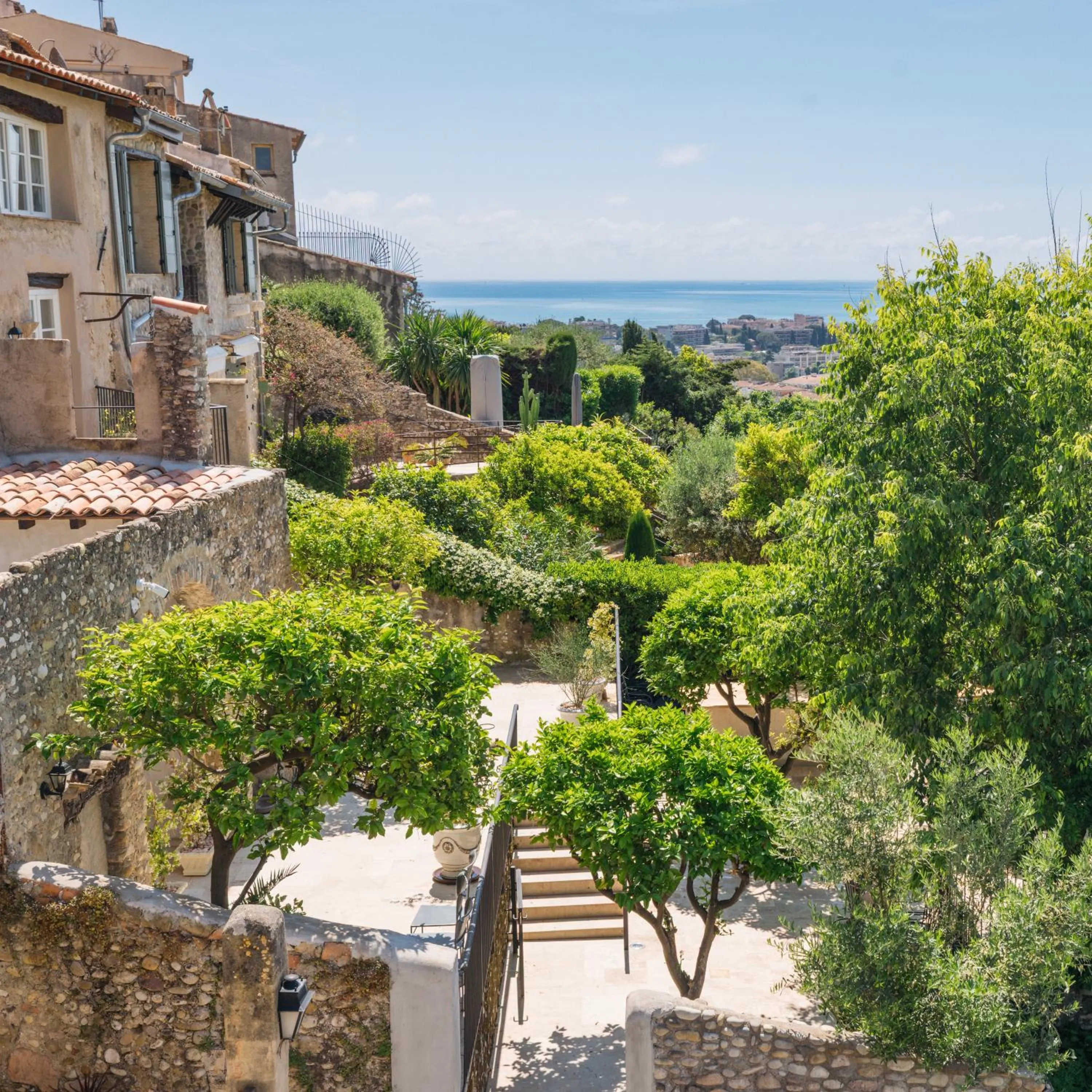 Property building in Château Le Cagnard