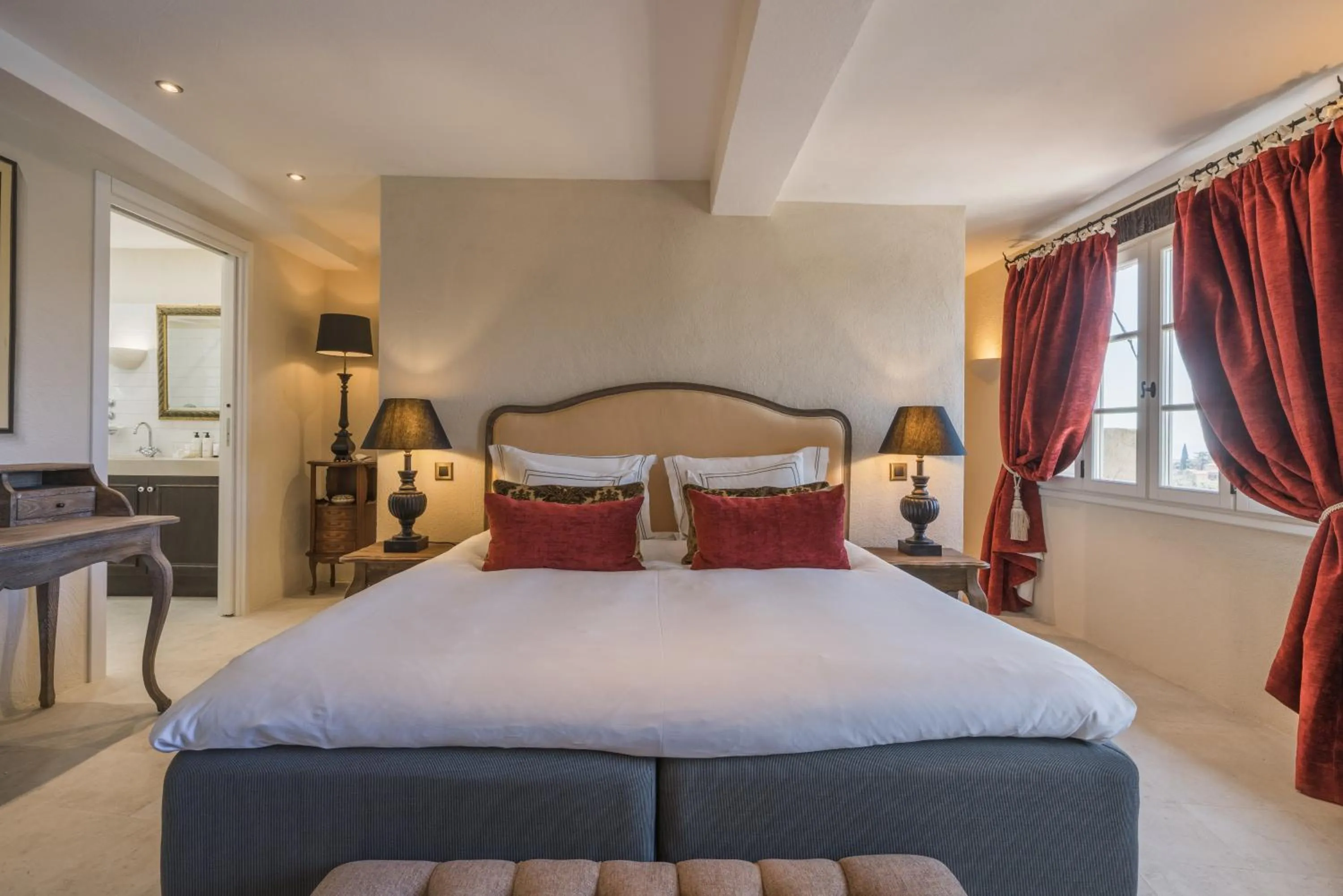 Property building, Bed in Château Le Cagnard