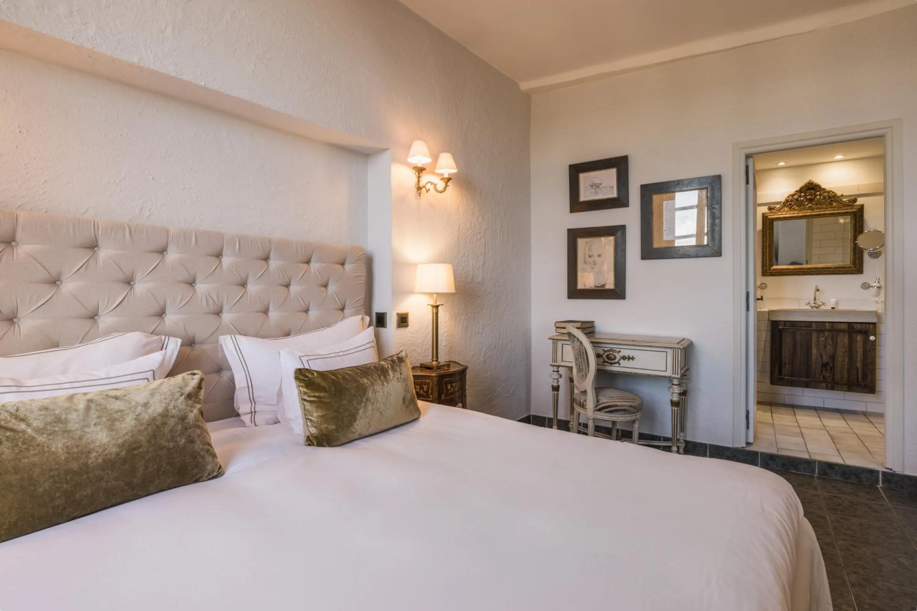 Bedroom, Bed in Château Le Cagnard