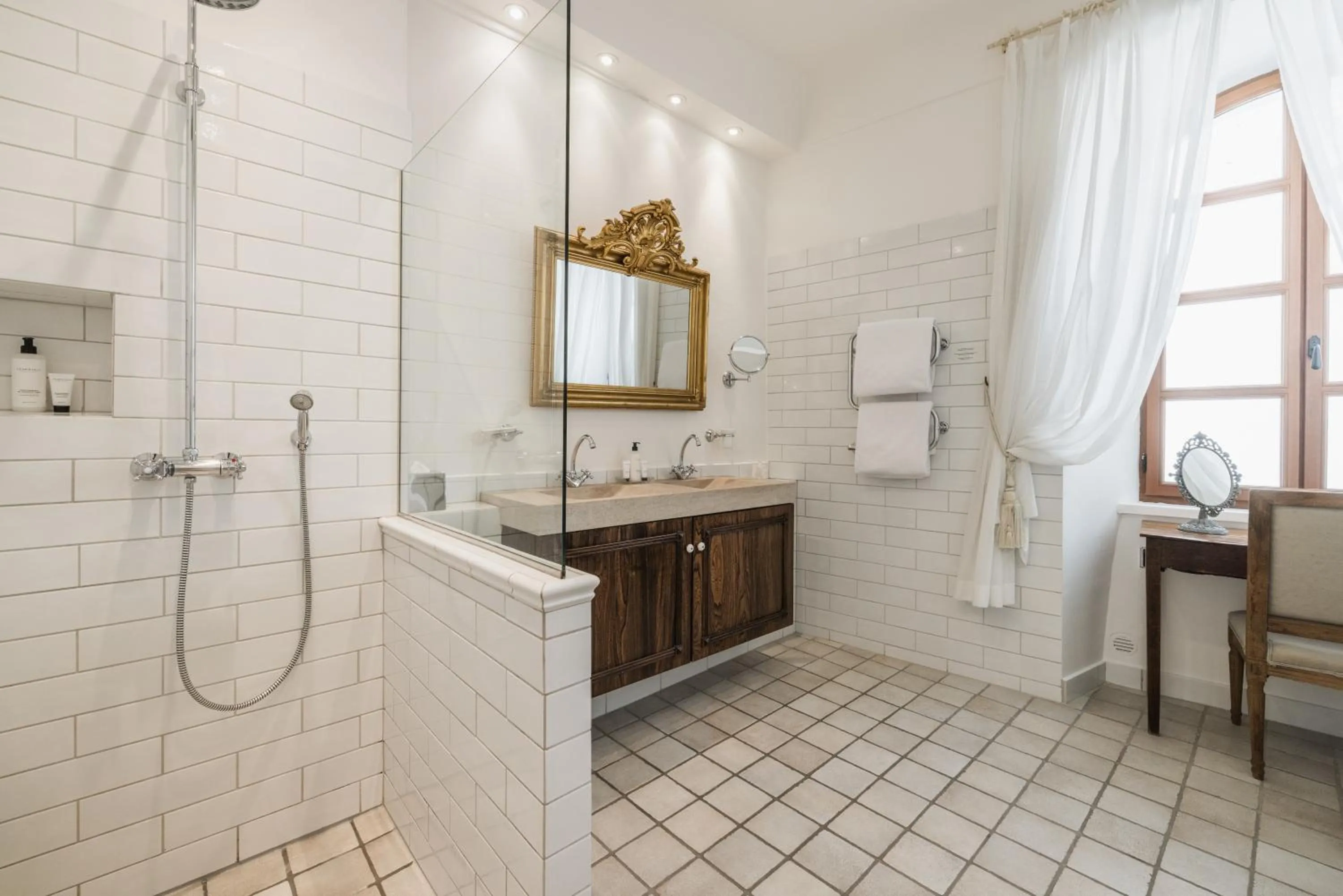 Property building in Château Le Cagnard