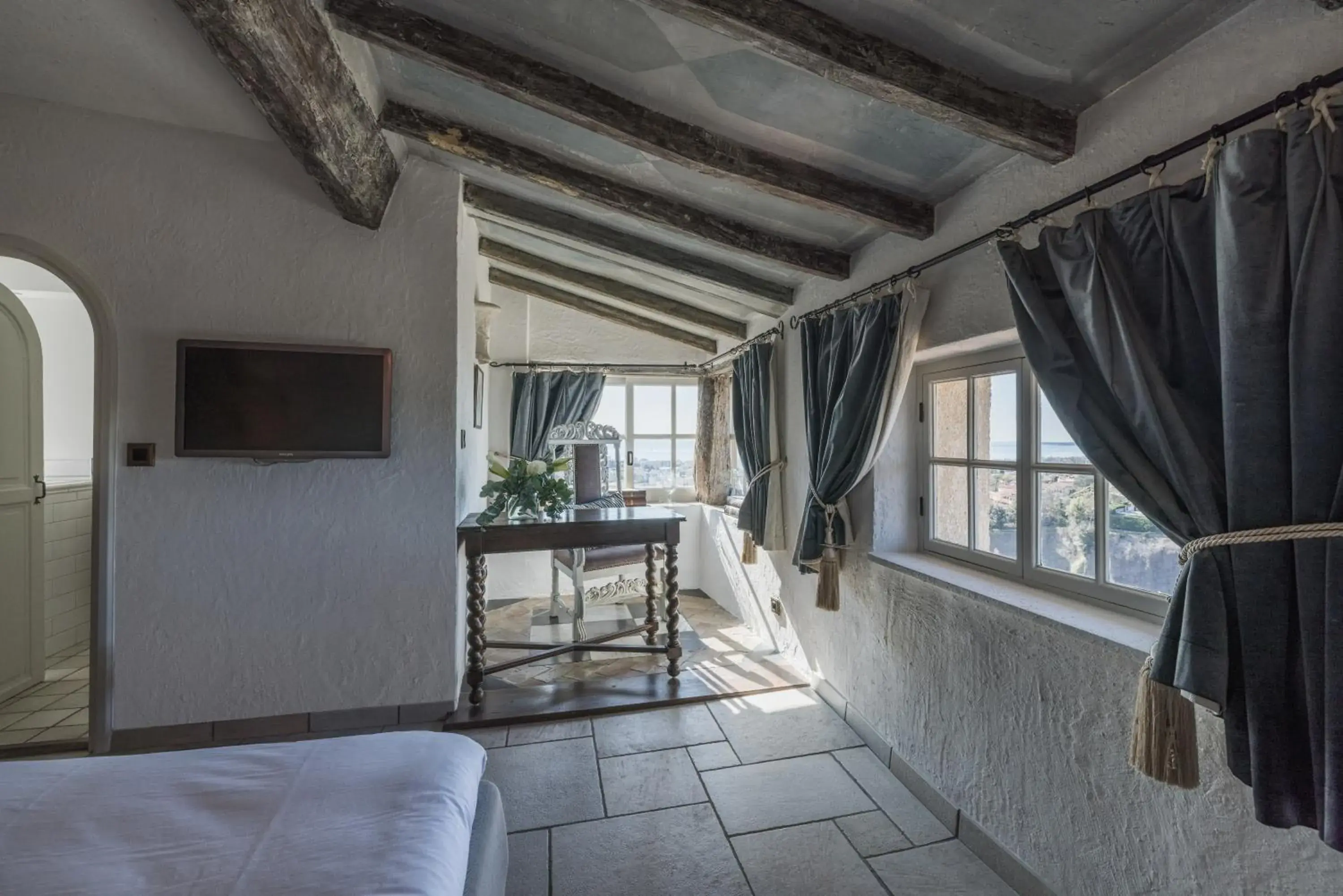 Property building in Château Le Cagnard Property building in Château Le Cagnard