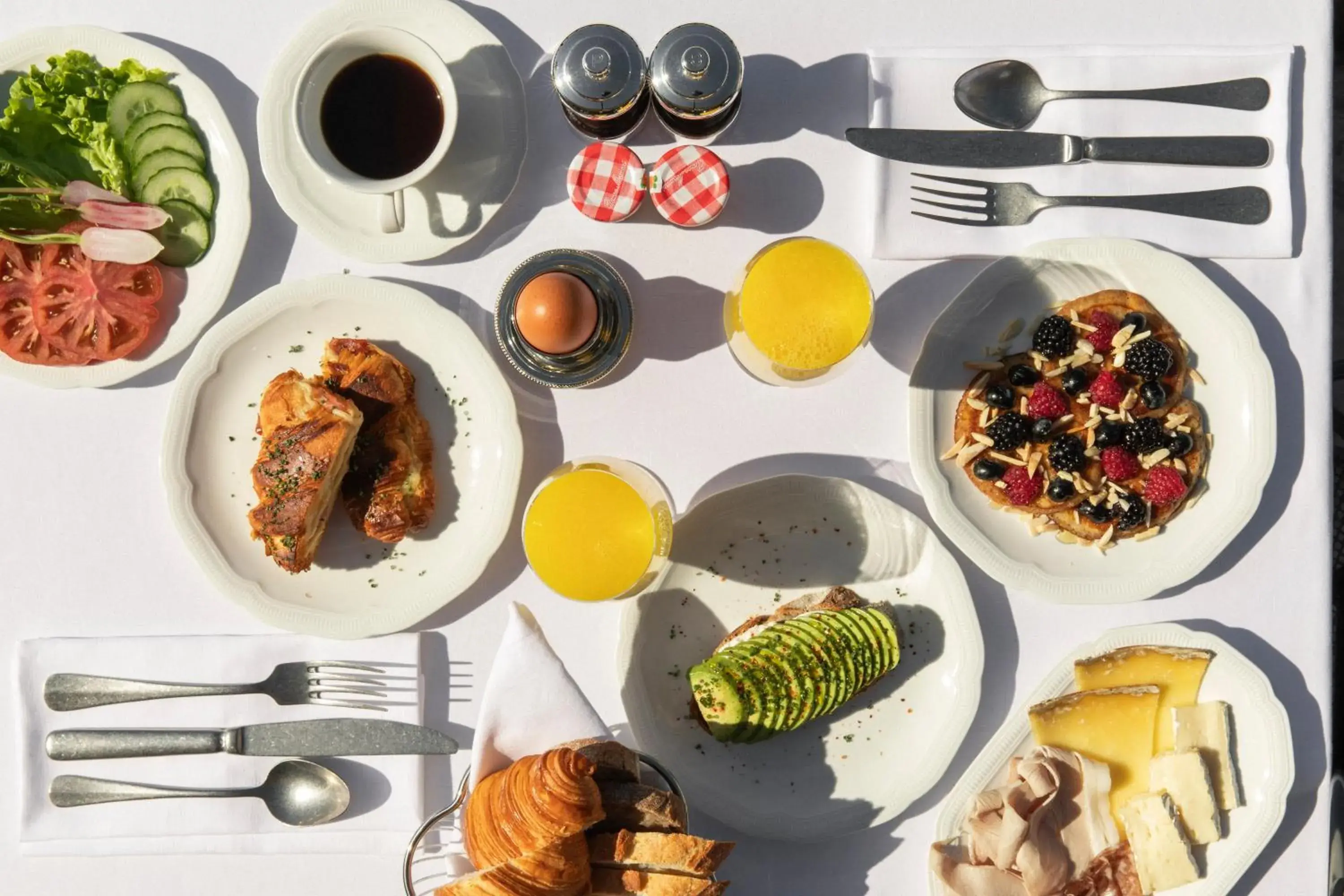 Breakfast in Château Le Cagnard Breakfast in Château Le Cagnard