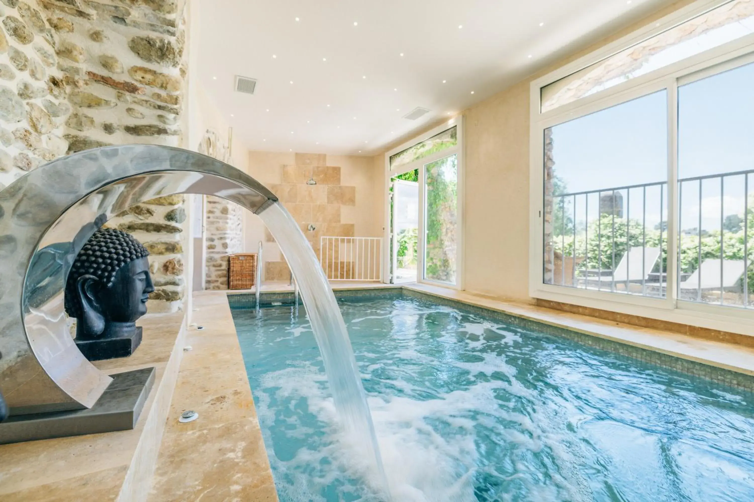 Swimming pool in Château Le Cagnard Swimming pool in Château Le Cagnard