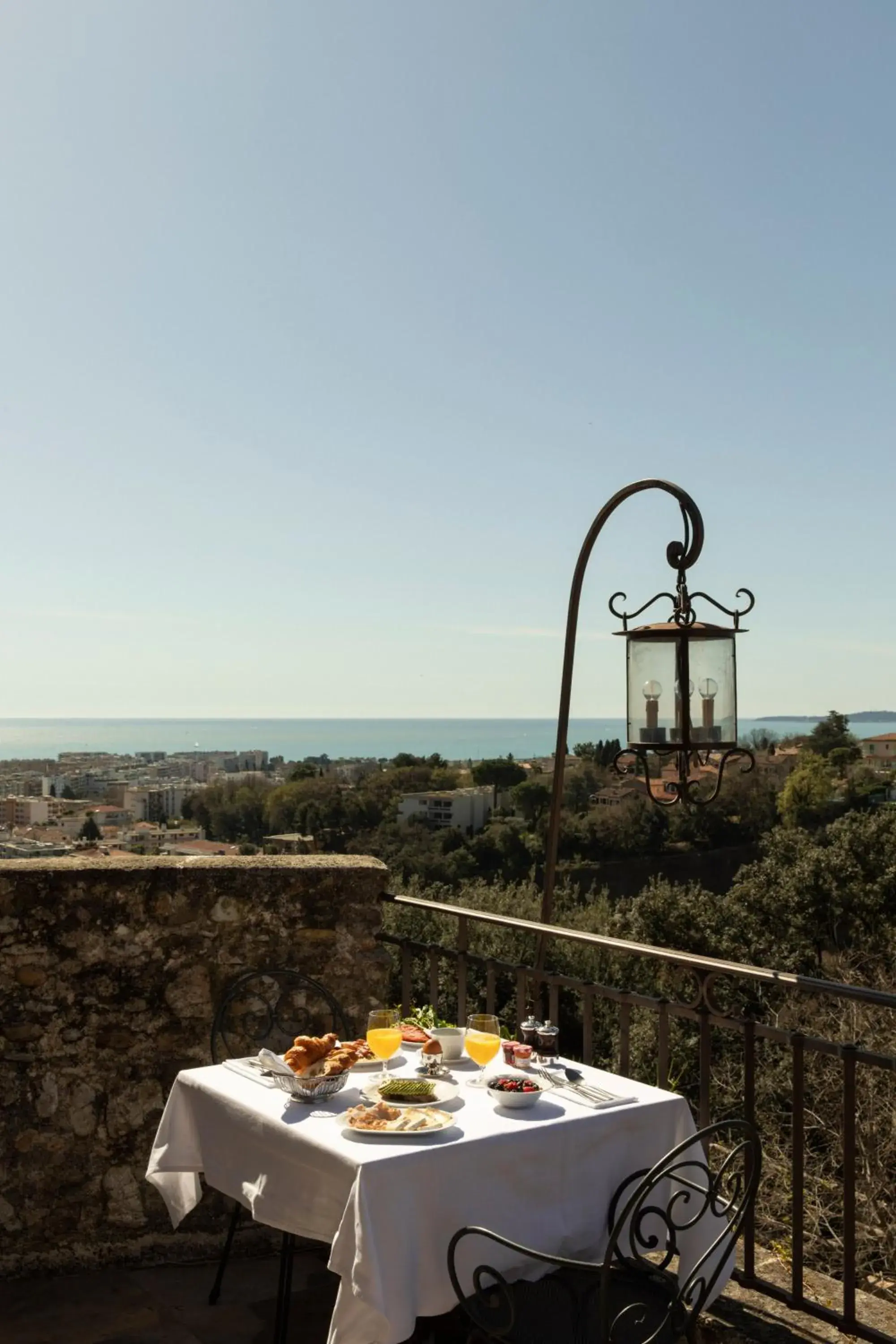 Breakfast in Château Le Cagnard Breakfast in Château Le Cagnard