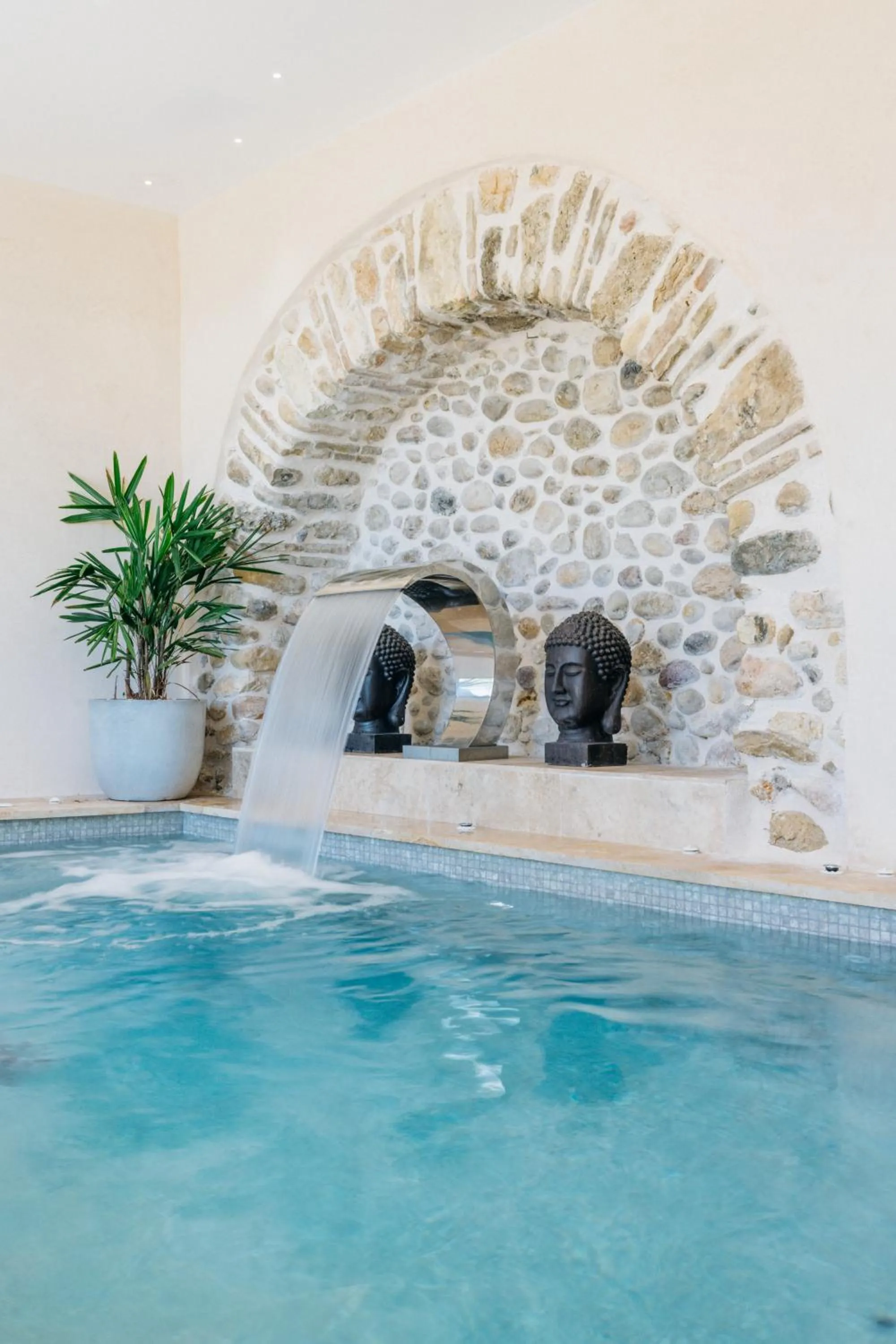 Swimming pool in Château Le Cagnard