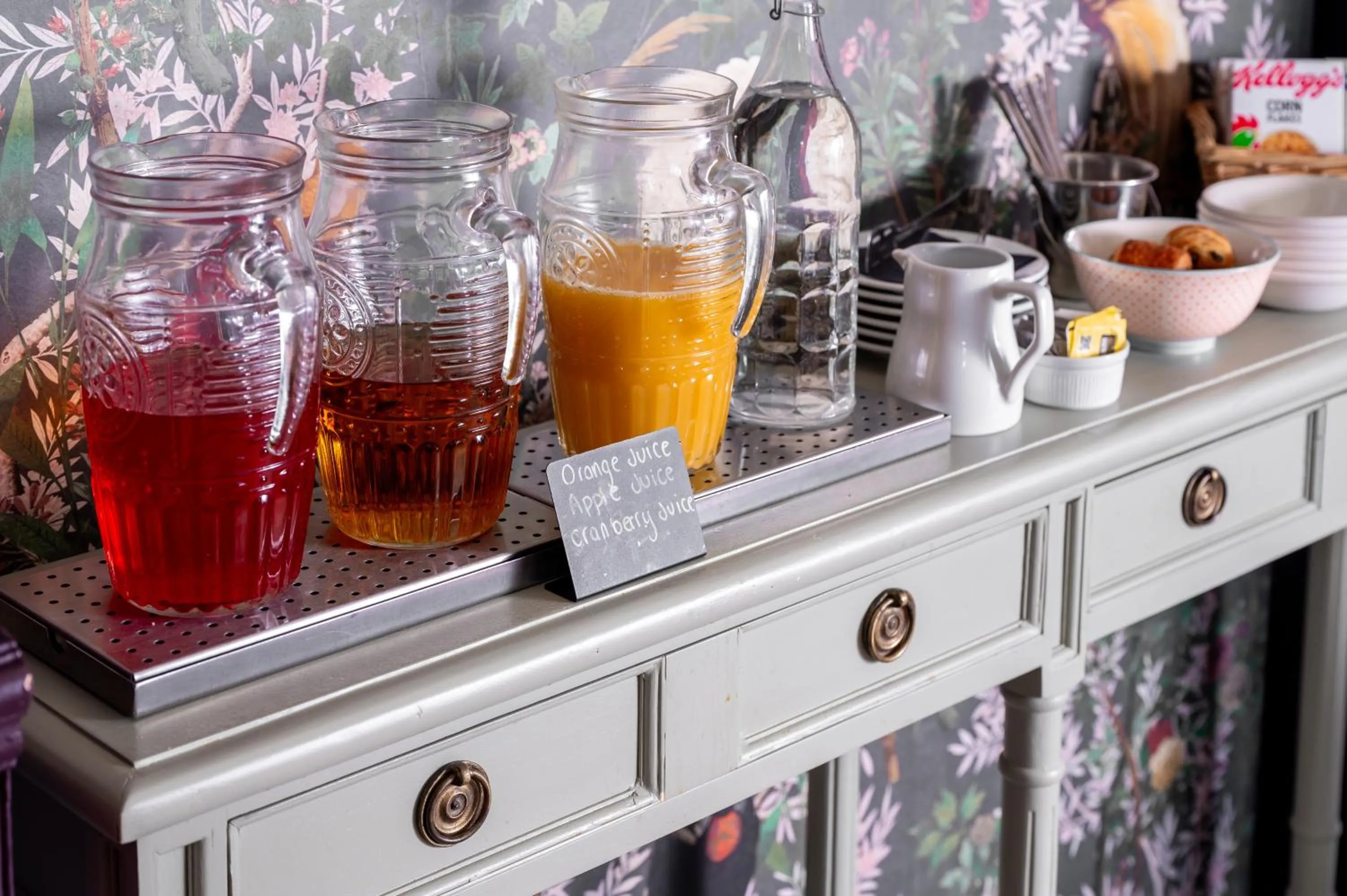 Breakfast in Clementine's Guest House