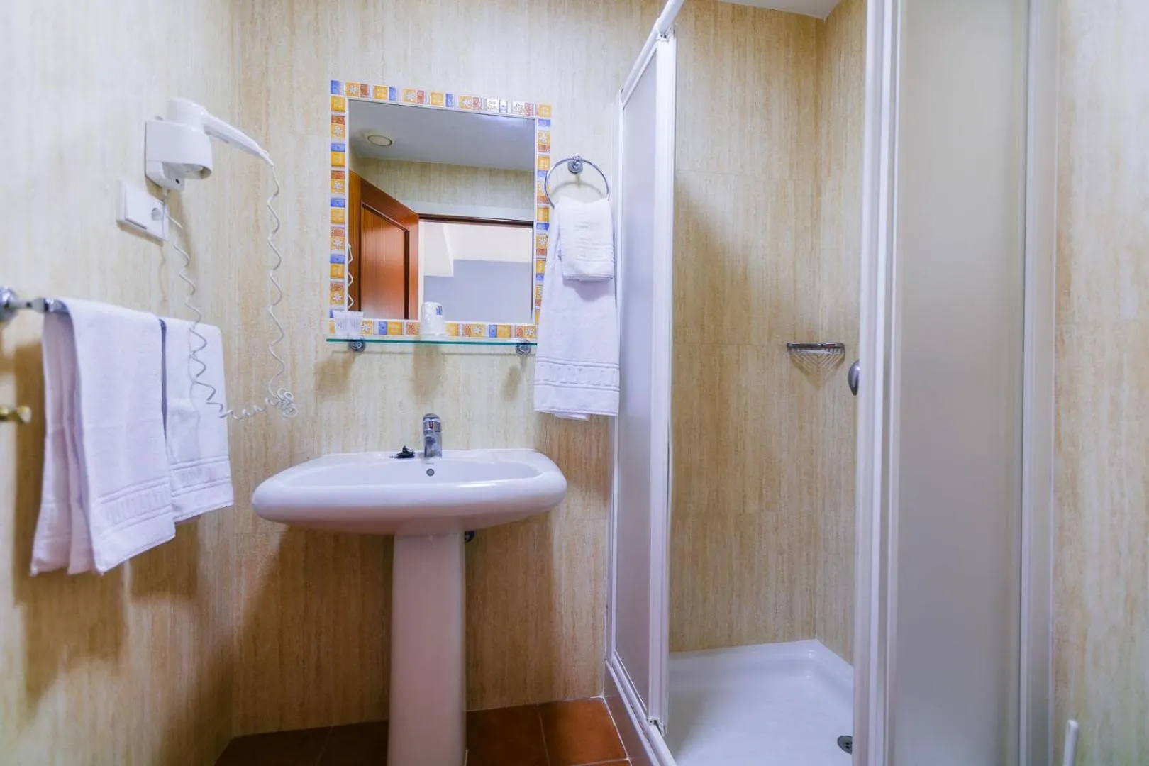 Double or Twin Room with Extra Bed (3 Adults) in Hotel Galicia