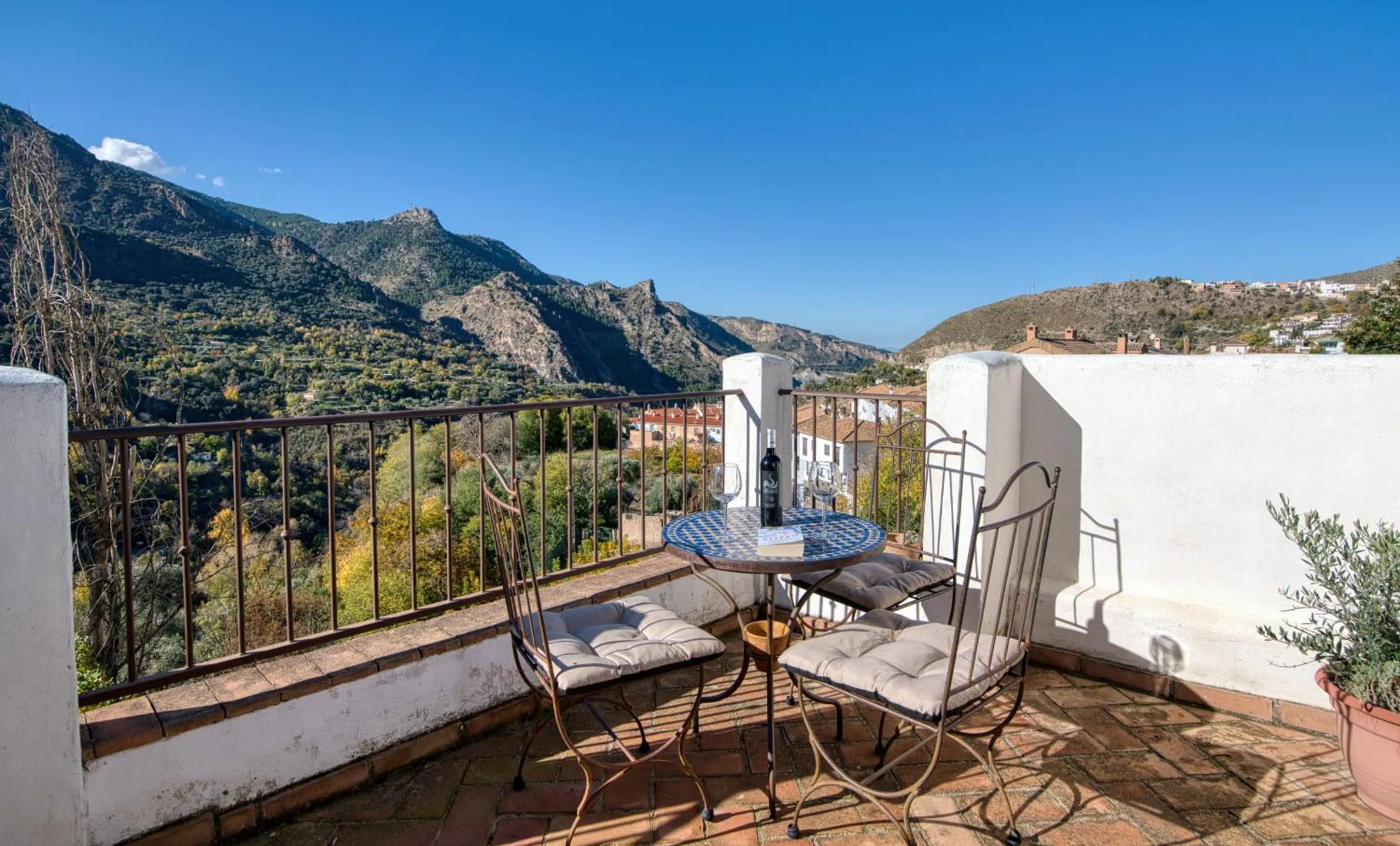 Day in Casa Rural Arroyo de la Greda, your perfect base for activities in Sierra Nevada and Granada