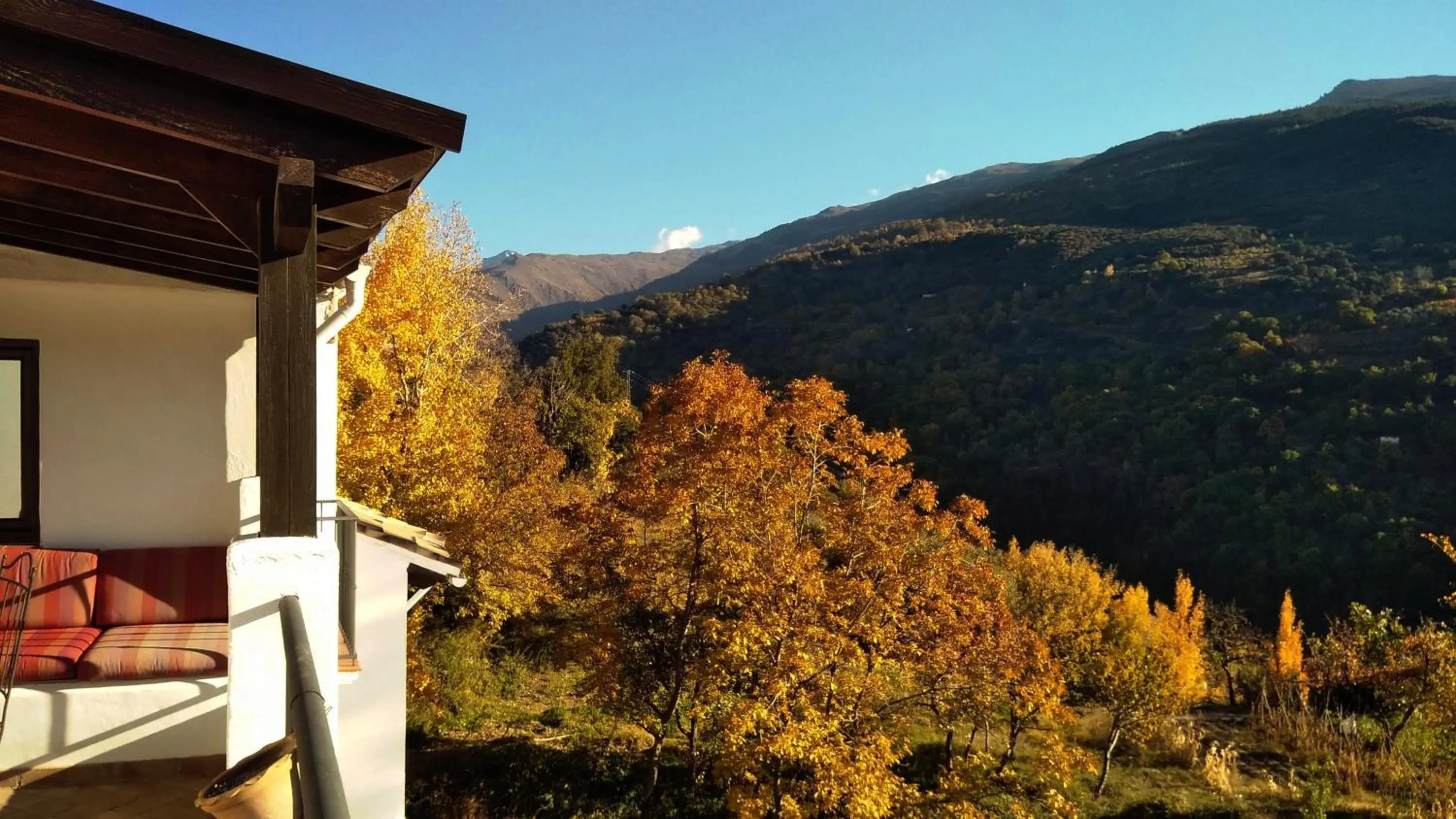 Day in Casa Rural Arroyo de la Greda, your perfect base for activities in Sierra Nevada and Granada