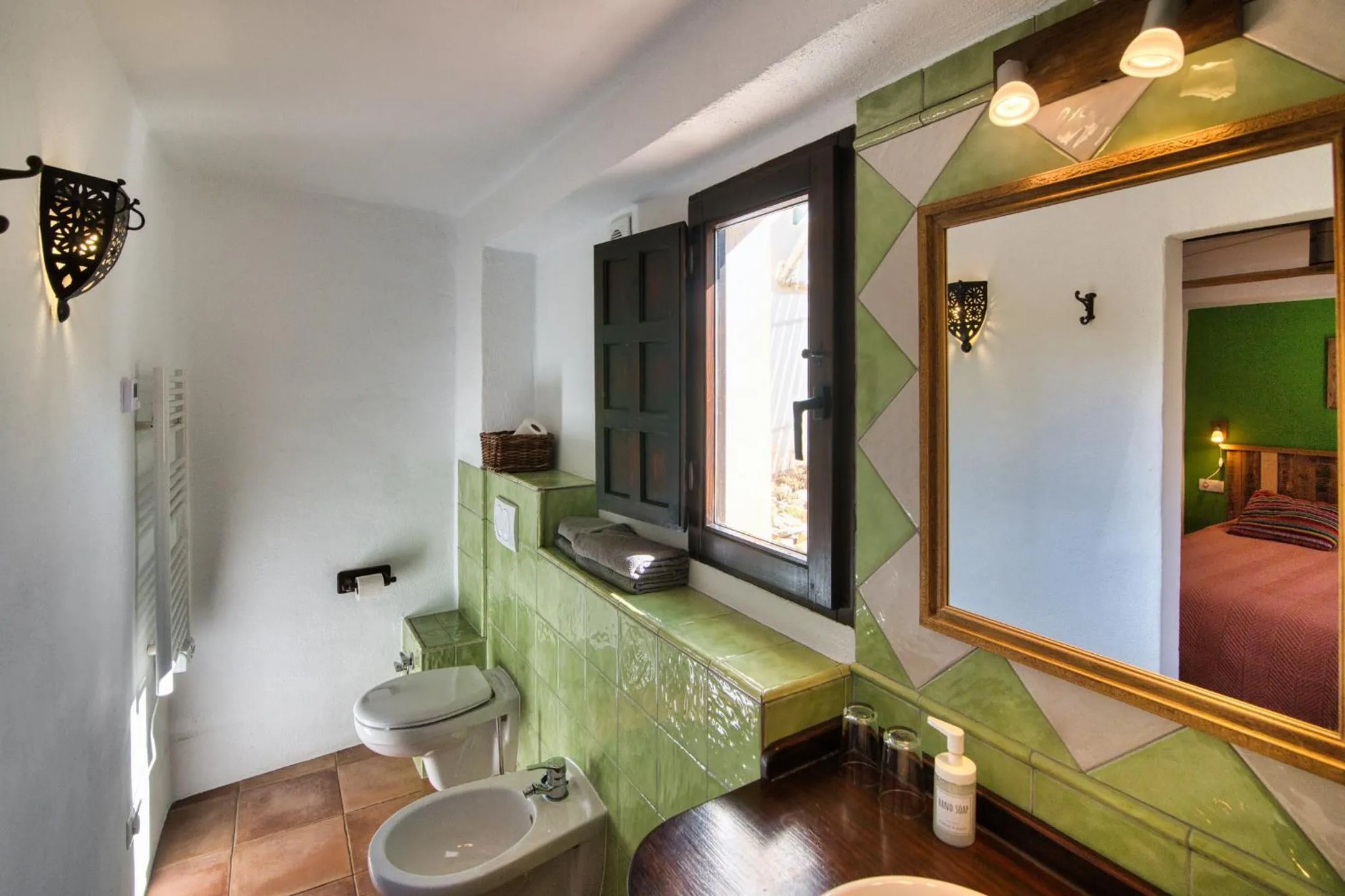 Bathroom in Casa Rural Arroyo de la Greda, your perfect base for activities in Sierra Nevada and Granada
